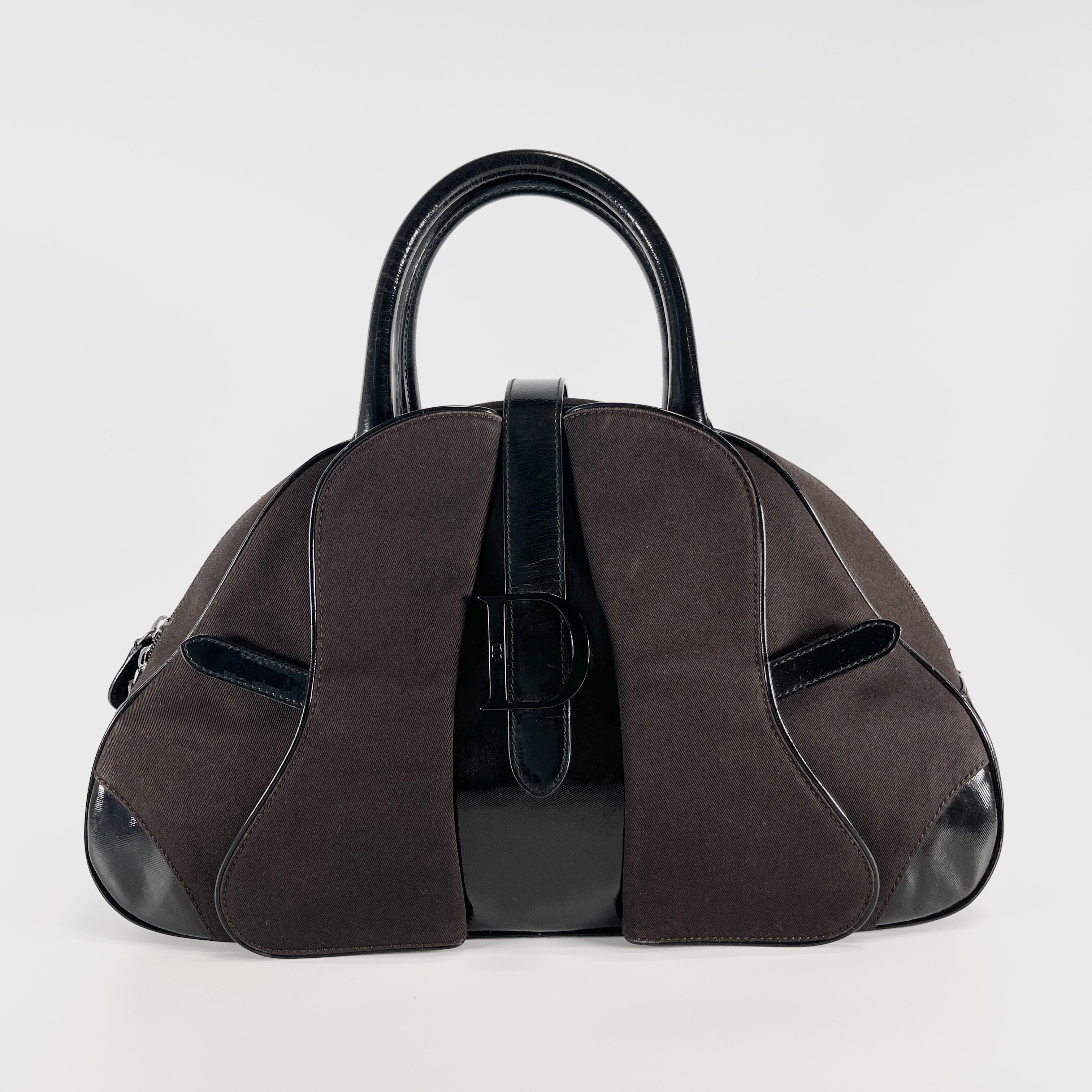 2605 secondhand CD hand bag