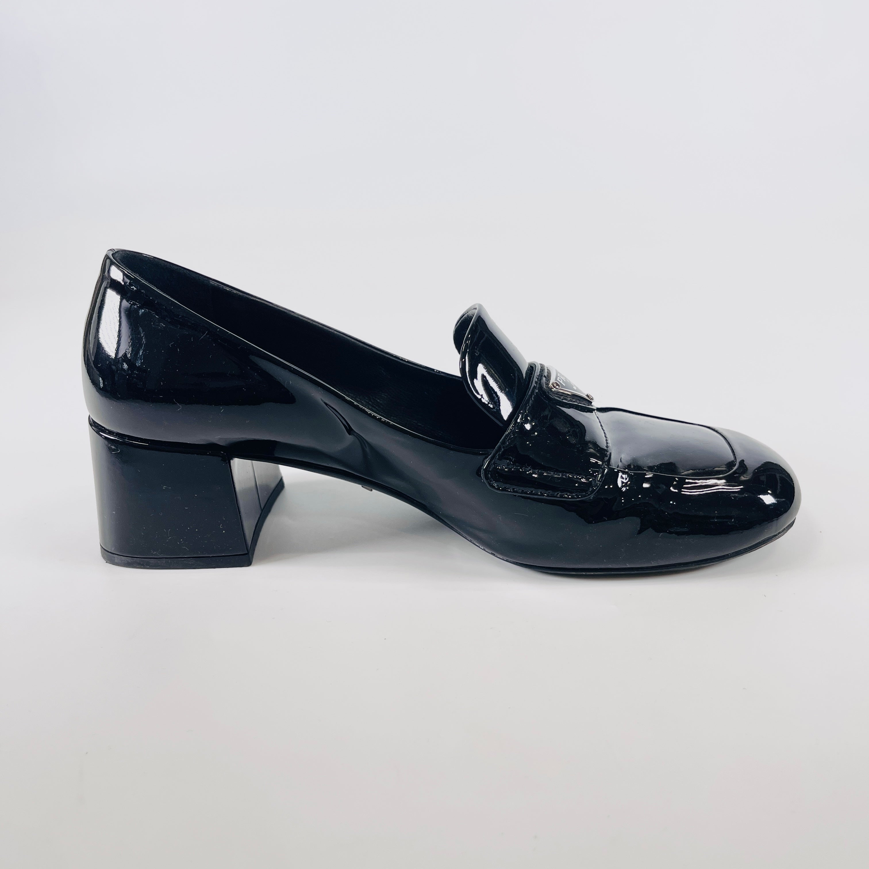 2604 secondhand PRADA Triangle Logo Patent Leather Loafers 35.5 Women's black