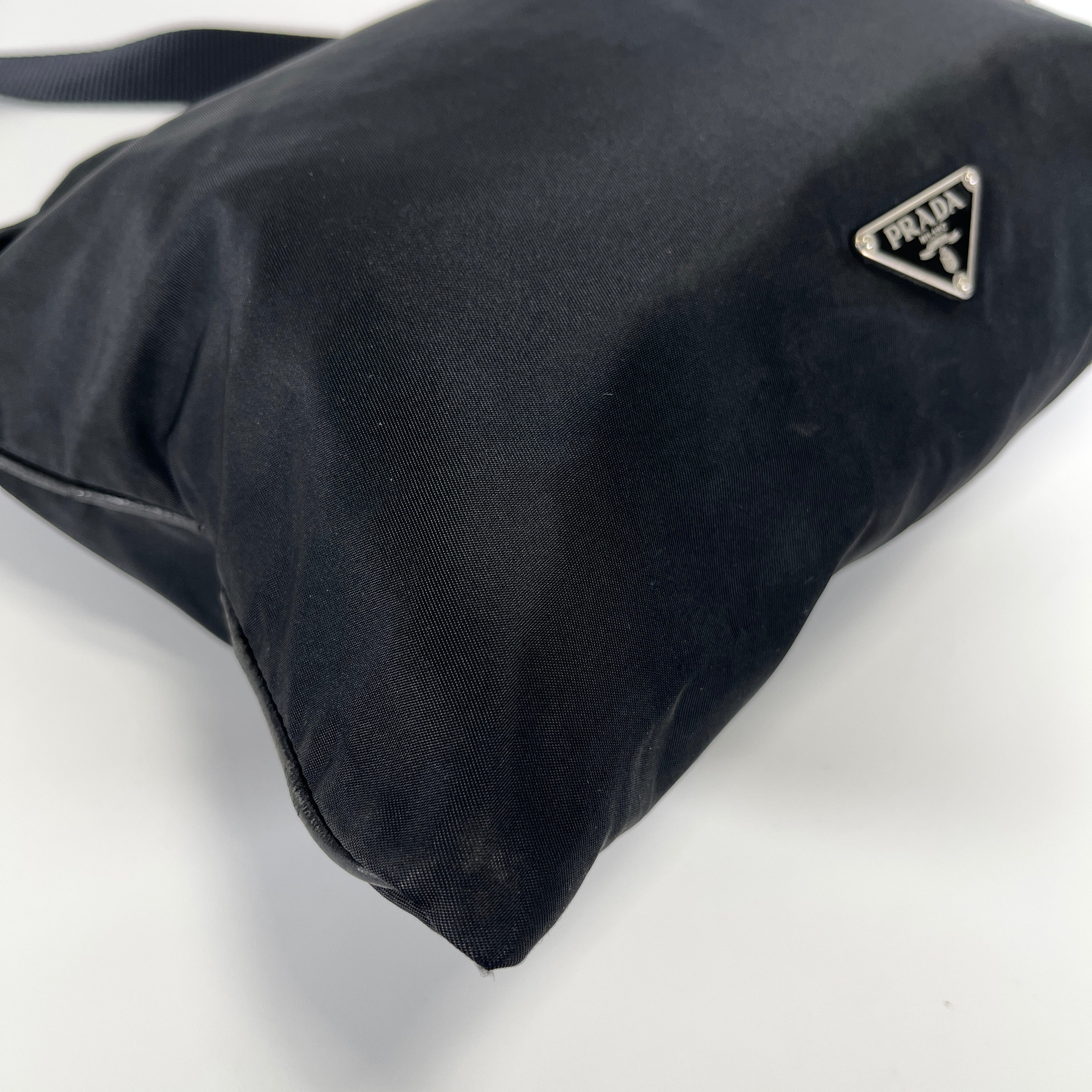 2605 secondhand PRADA nylon Shoulder bag
