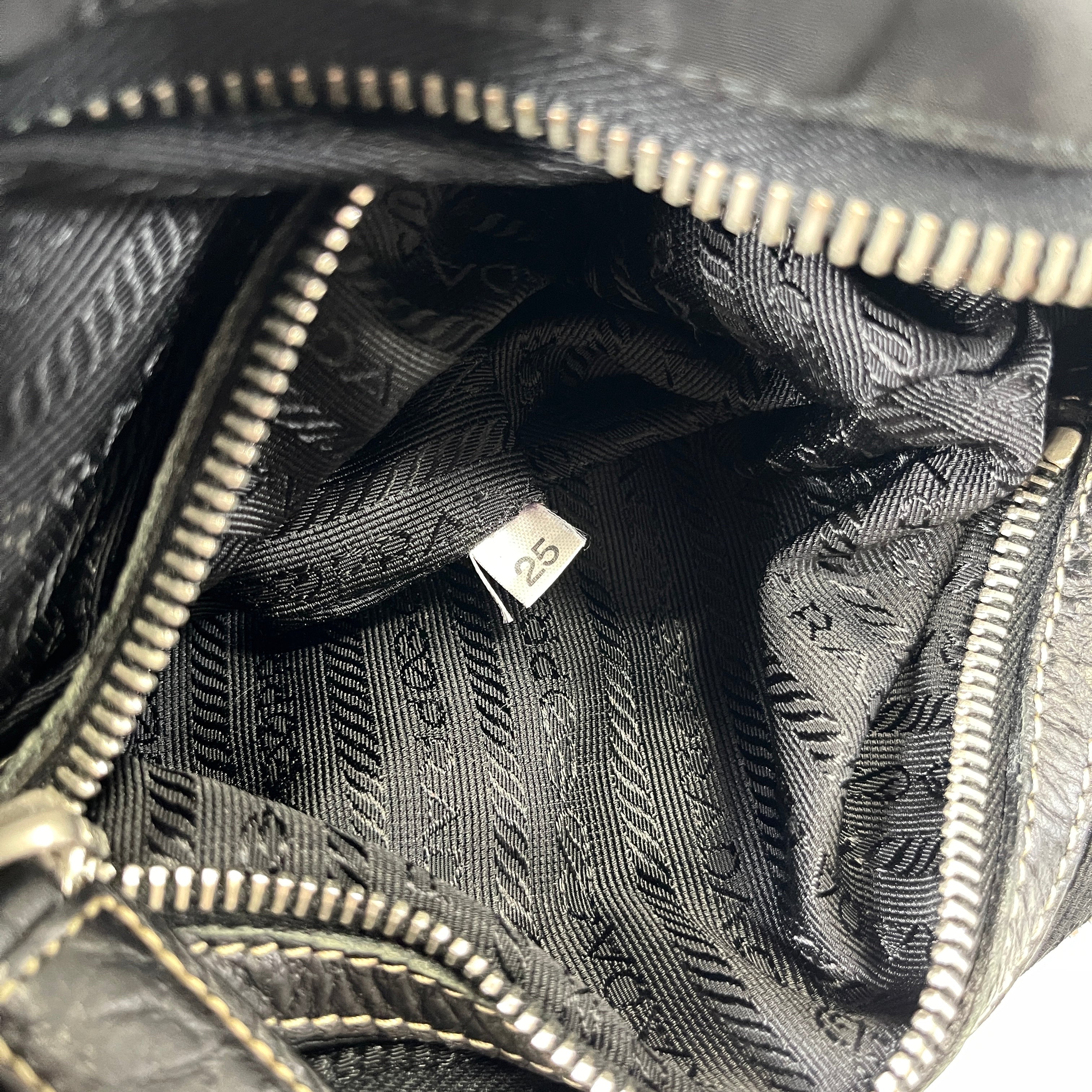 2605 secondhand PRADA nylon Shoulder bag