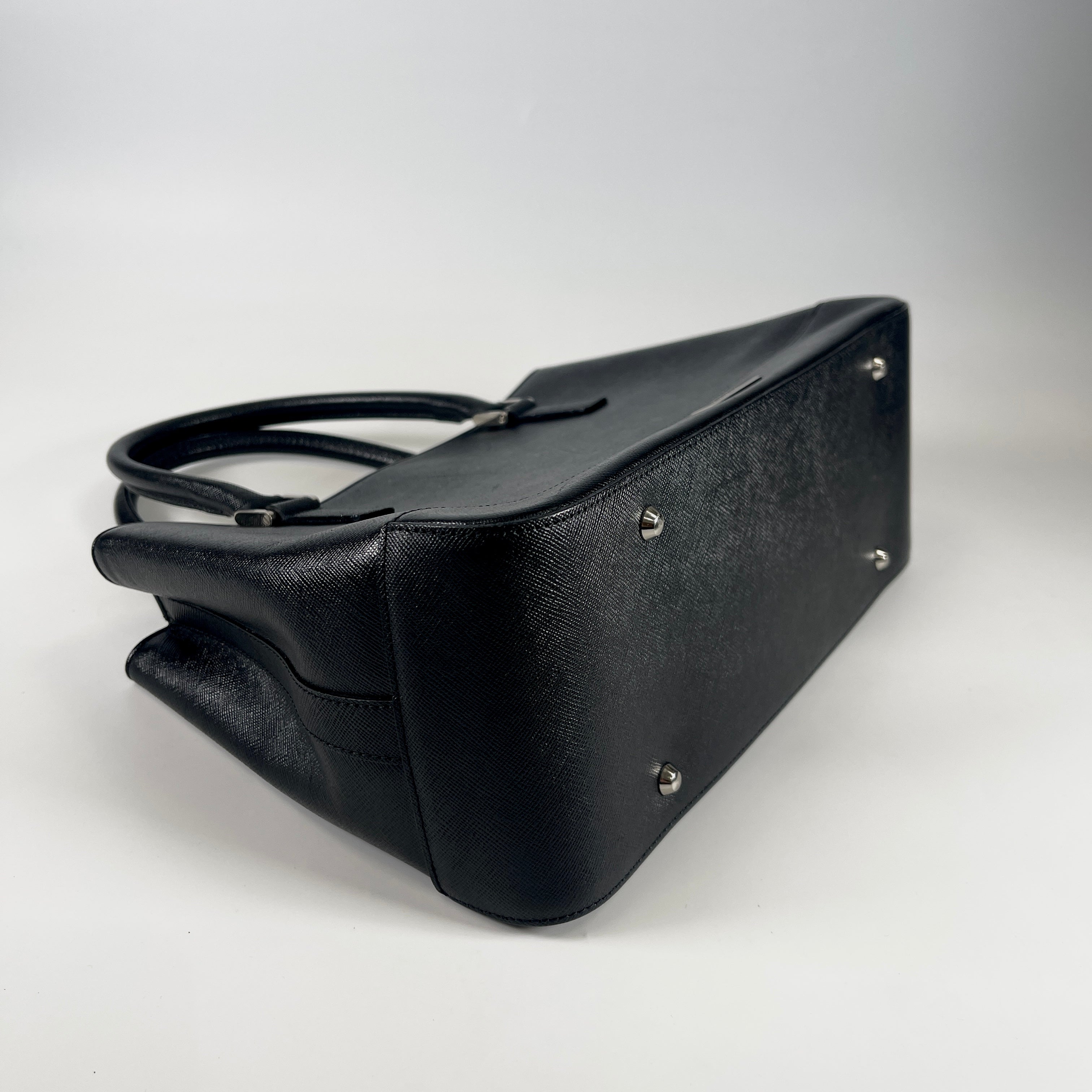 2604 secondhand BURBERRY hand bag