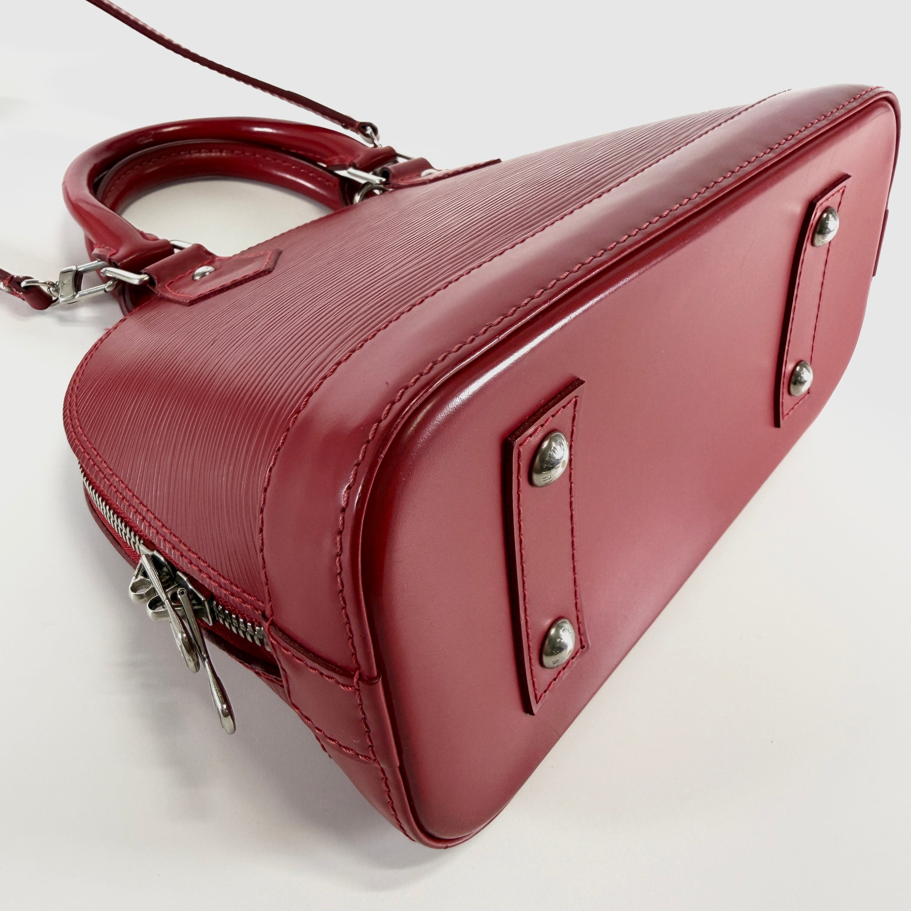 2606 secondhand LV bag / others Alma Epi