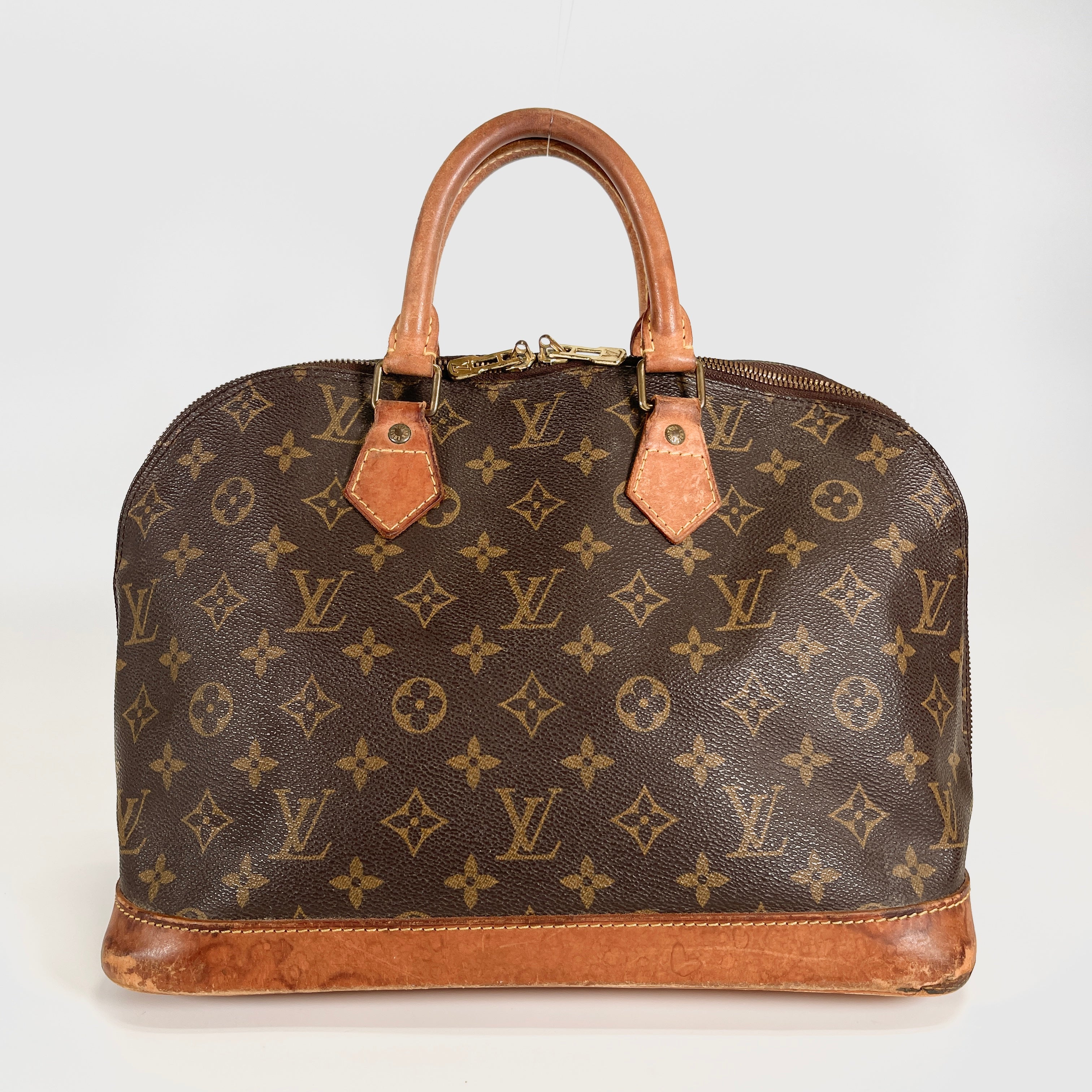 2605 secondhand LV Monogram Alma