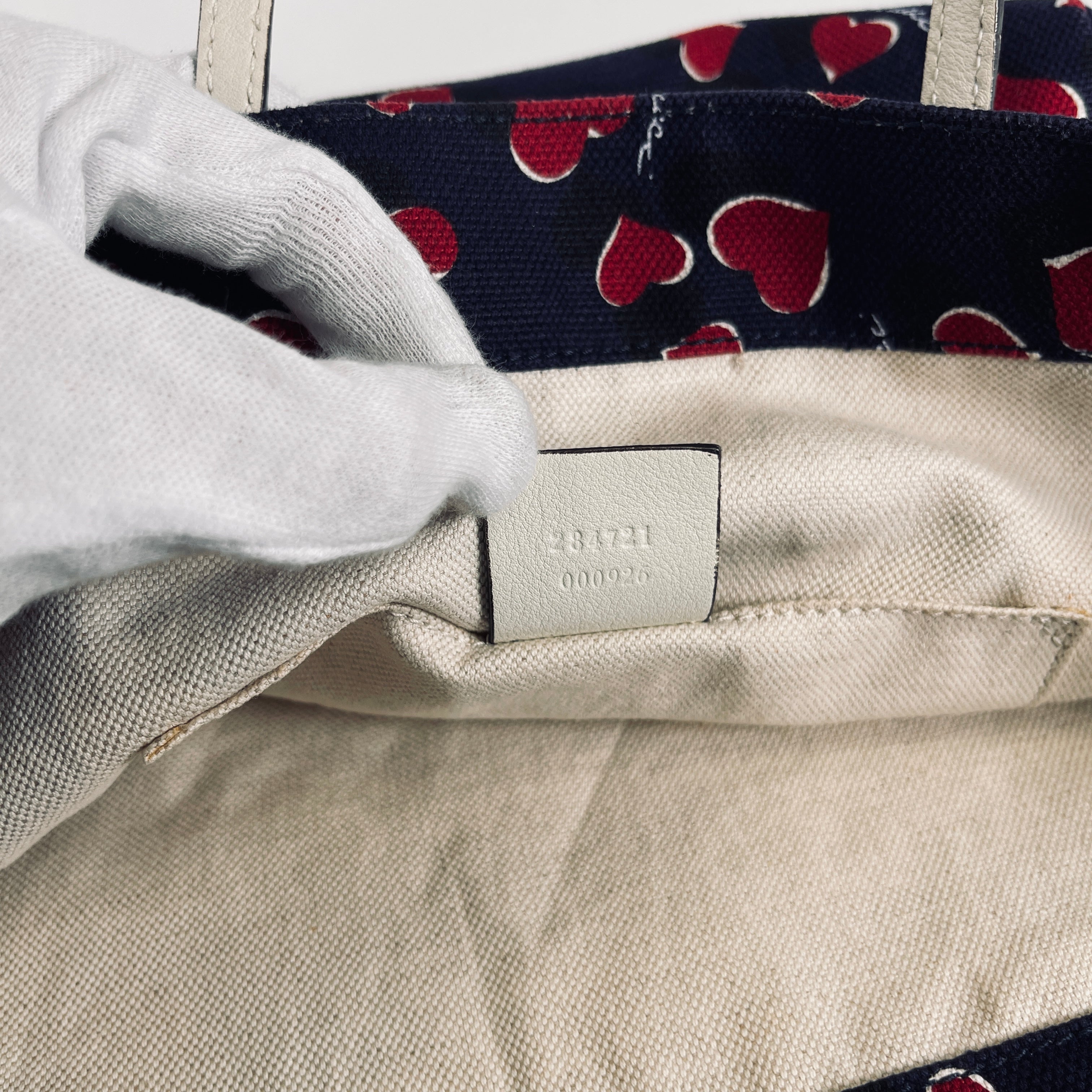 2606 secondhand GUCCI heart hand bag