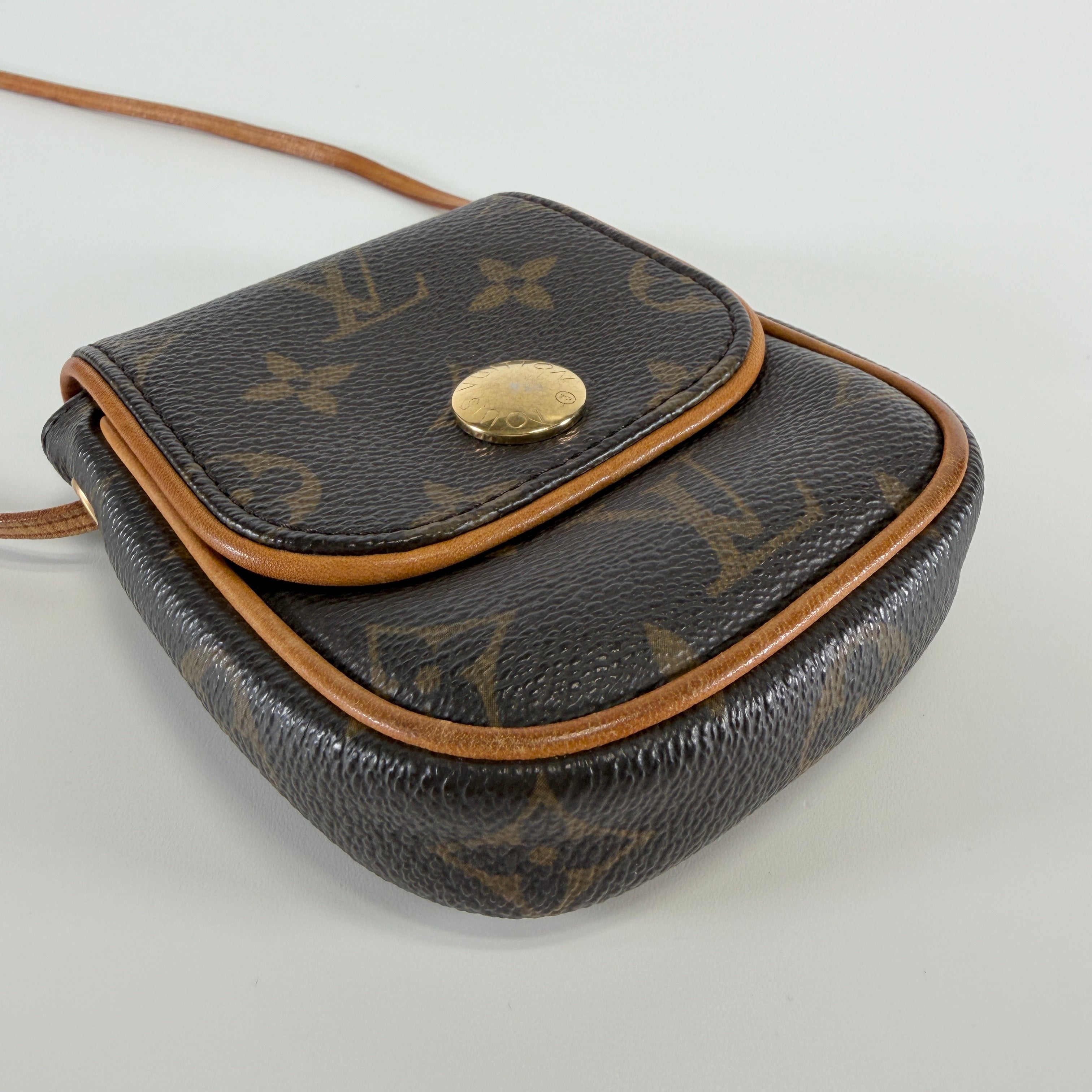 2606 secondhand LV Monogram Pochette