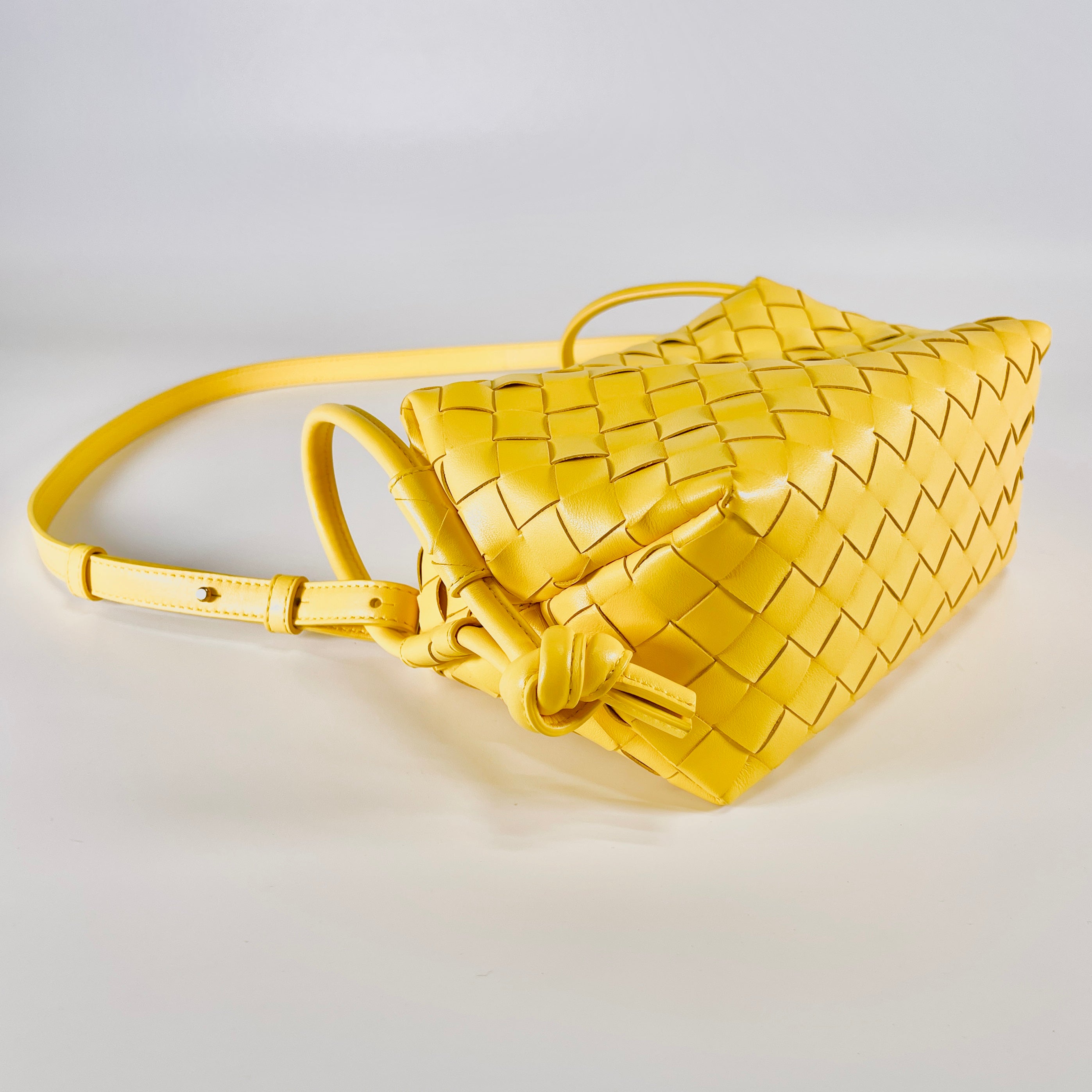 2603 secondhand BOTTEGAVENETA loop top handle Yellow