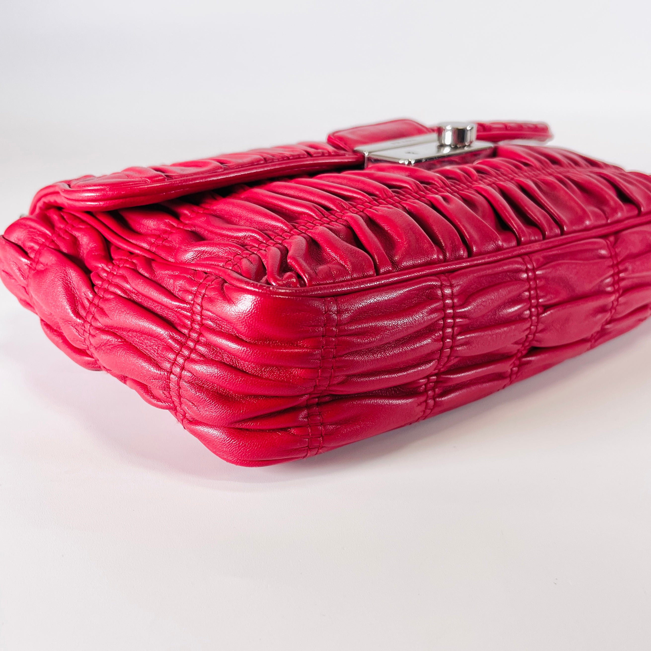 2605 secondhand Prada chain shoulder bag