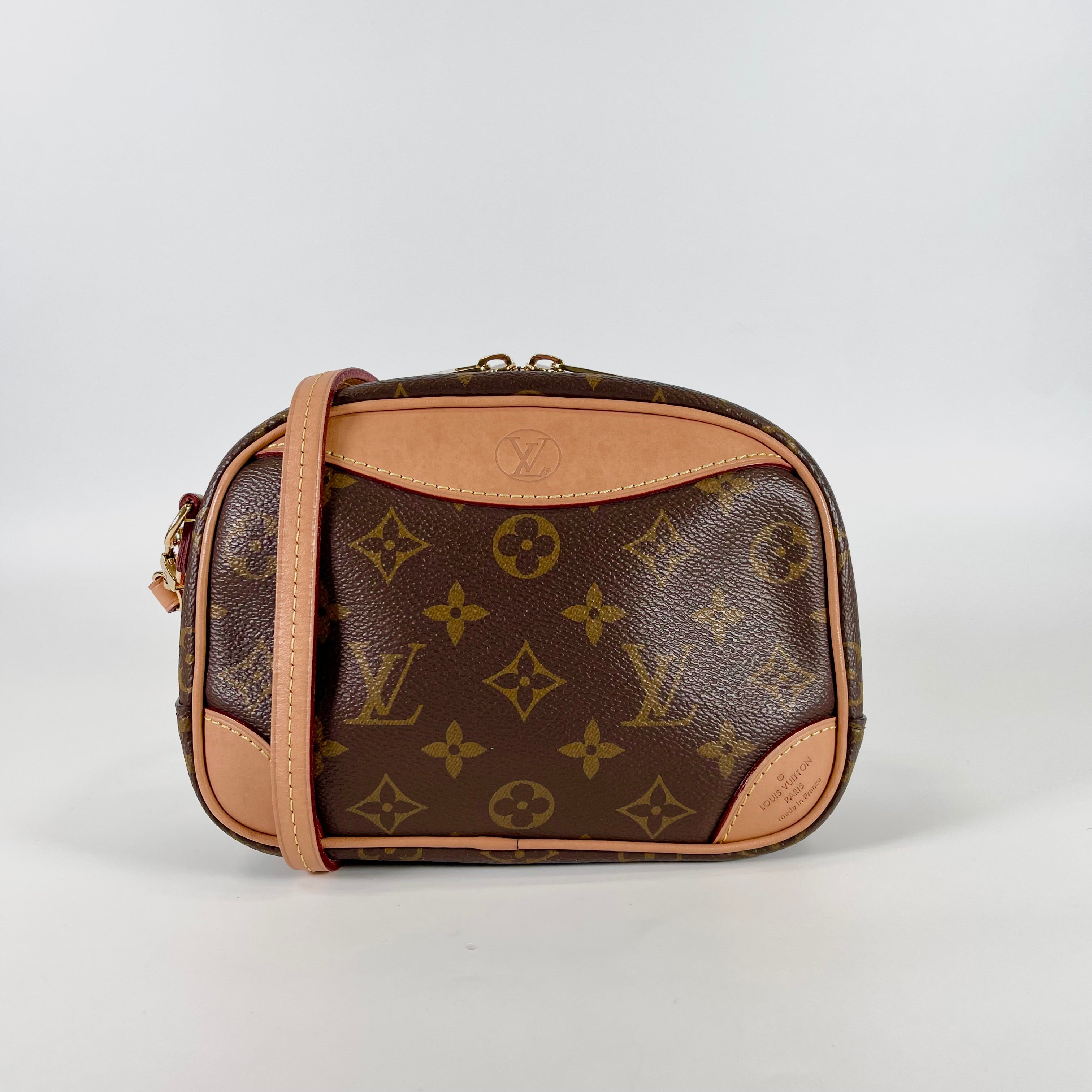 2601 secondhand LV Monogram Deauville mini