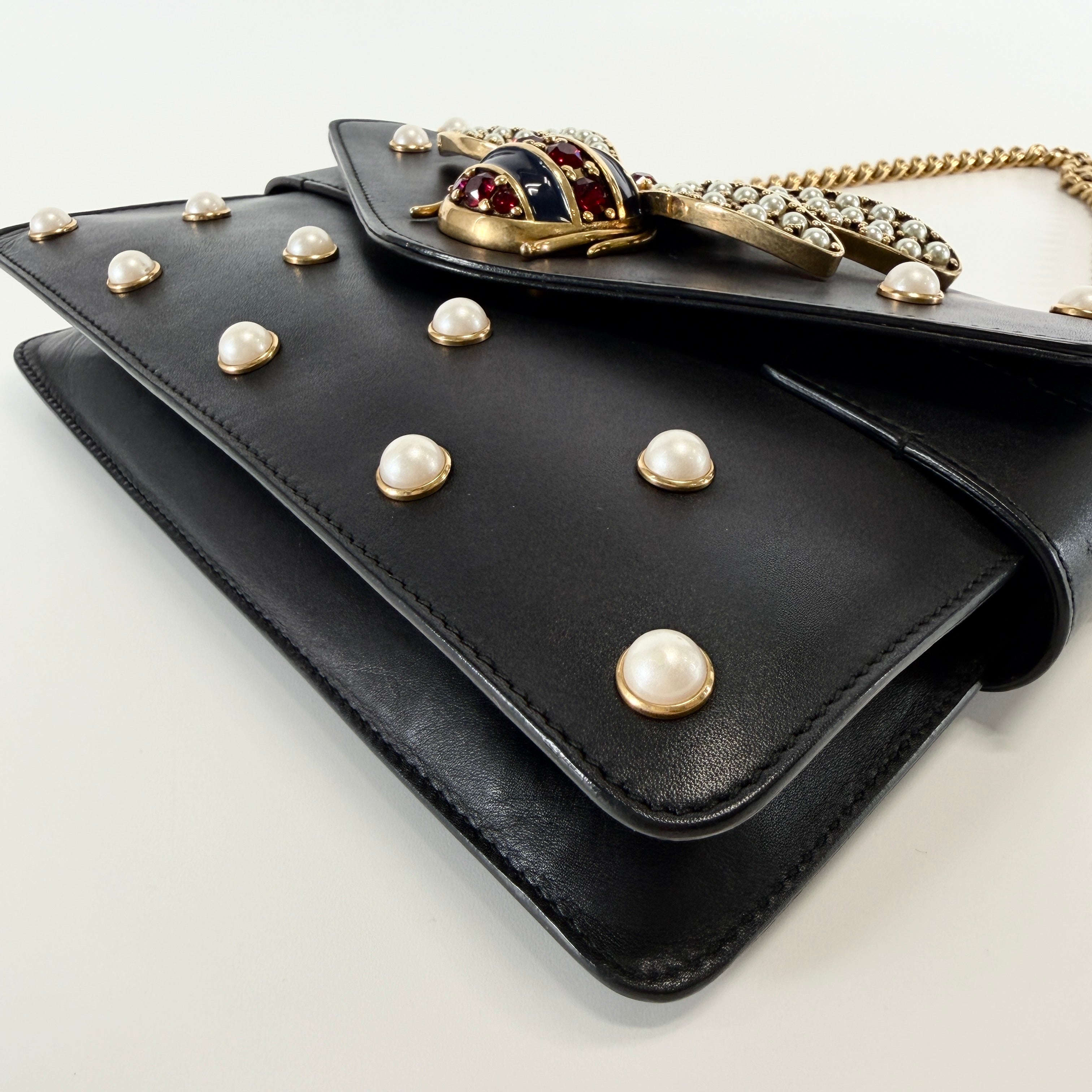 2607 secondhand GUCCI Shoulder bag / Crossbody Bag Pearl & Bee