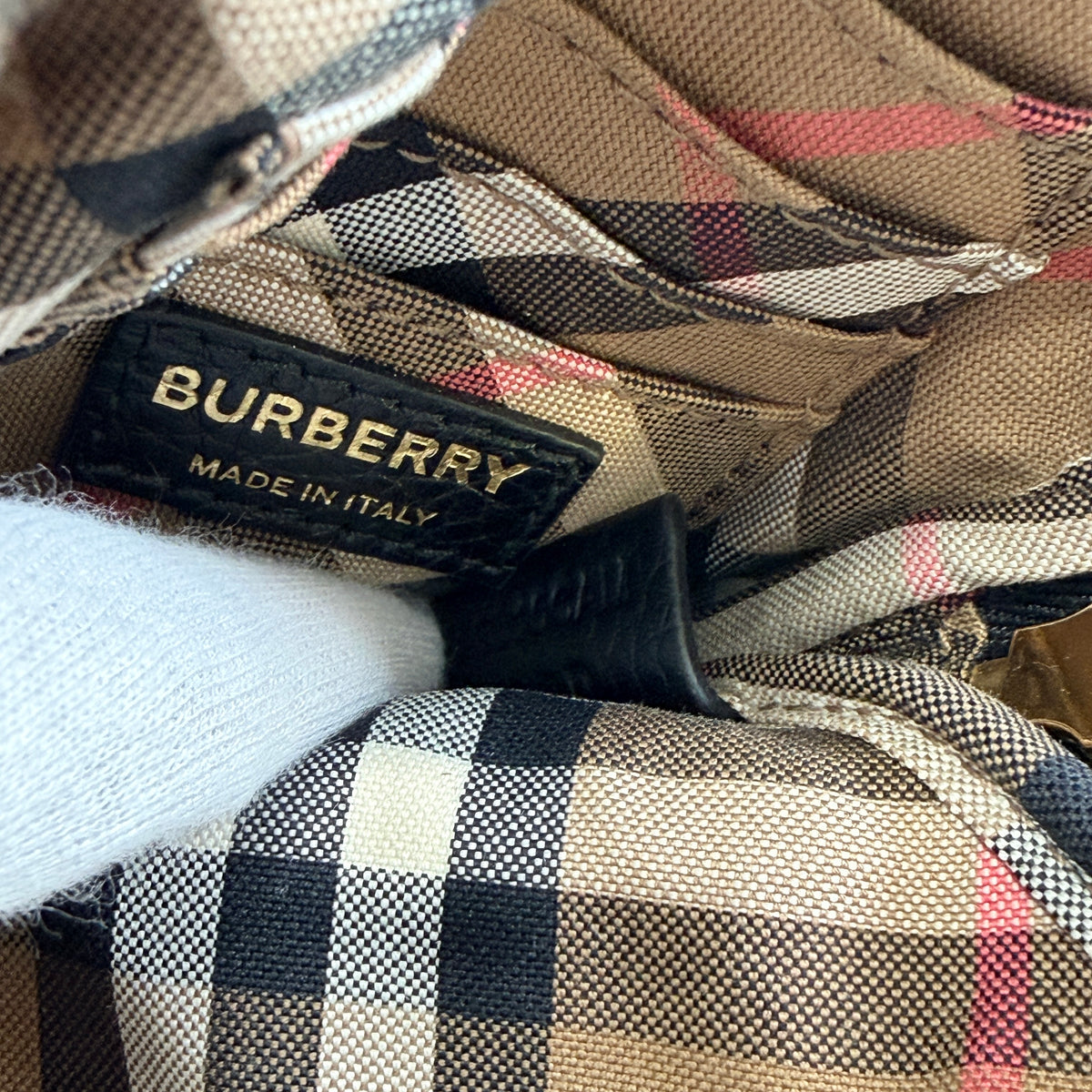 2607 secondhand BURBERRY smartphone pouch