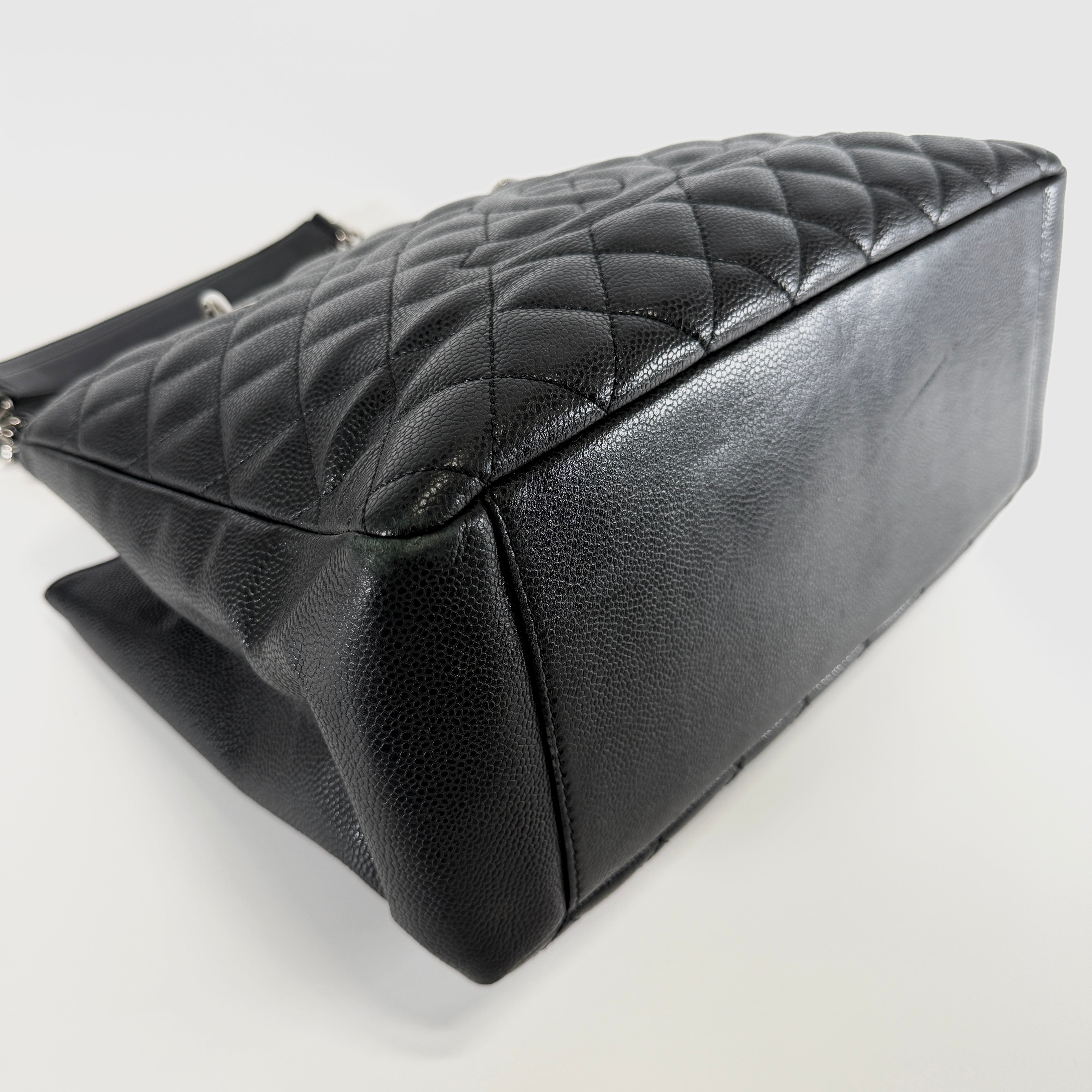 2607 secondhand CHANEL A50995 Tote Bag Recolor
