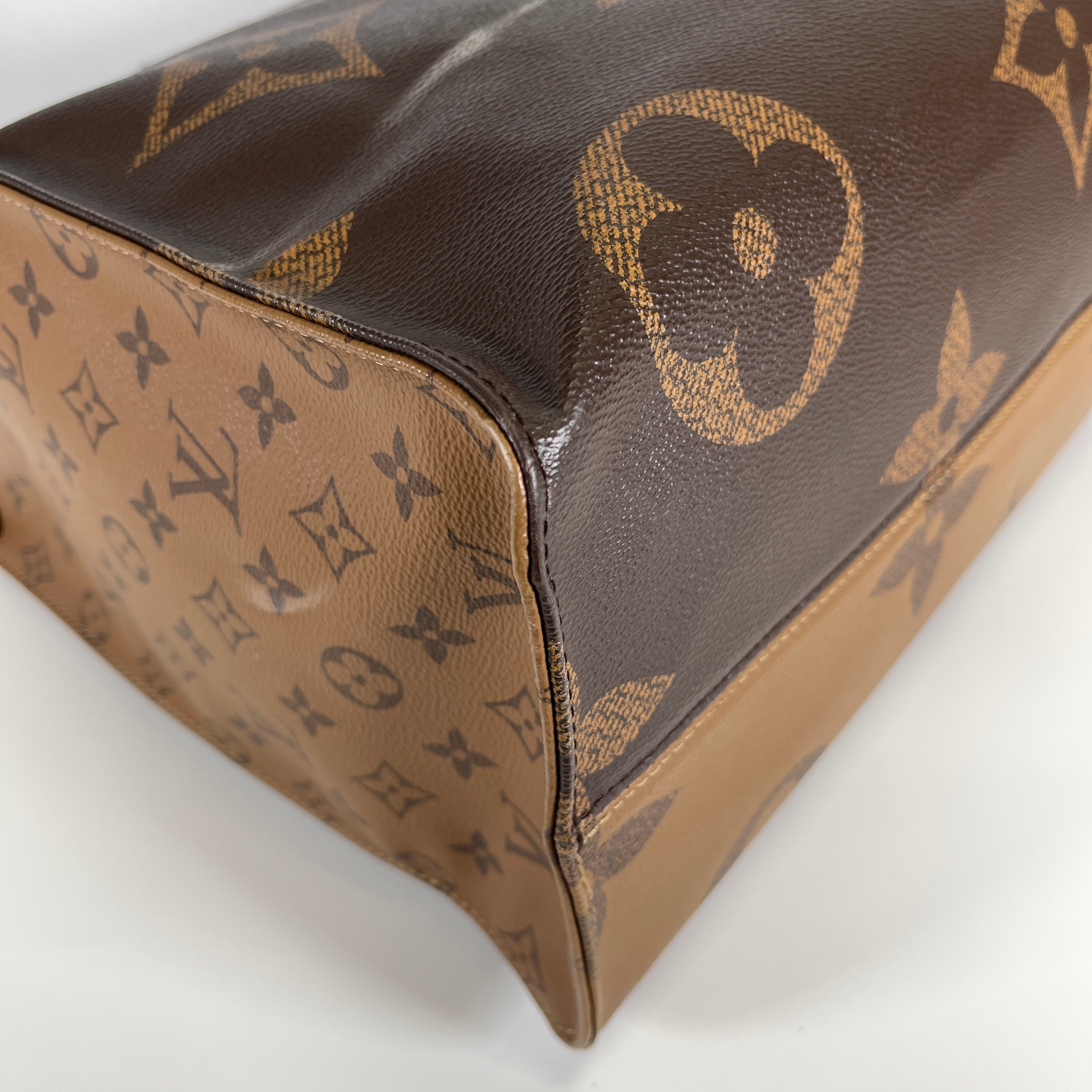 2604 secondhand LV On the Go