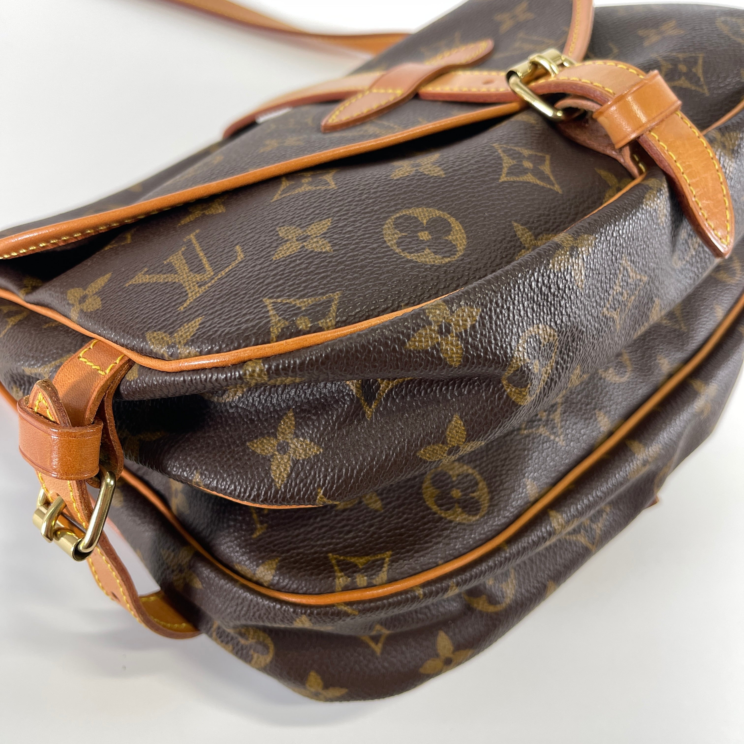 2605 secondhand LV Monogram Saumur 30