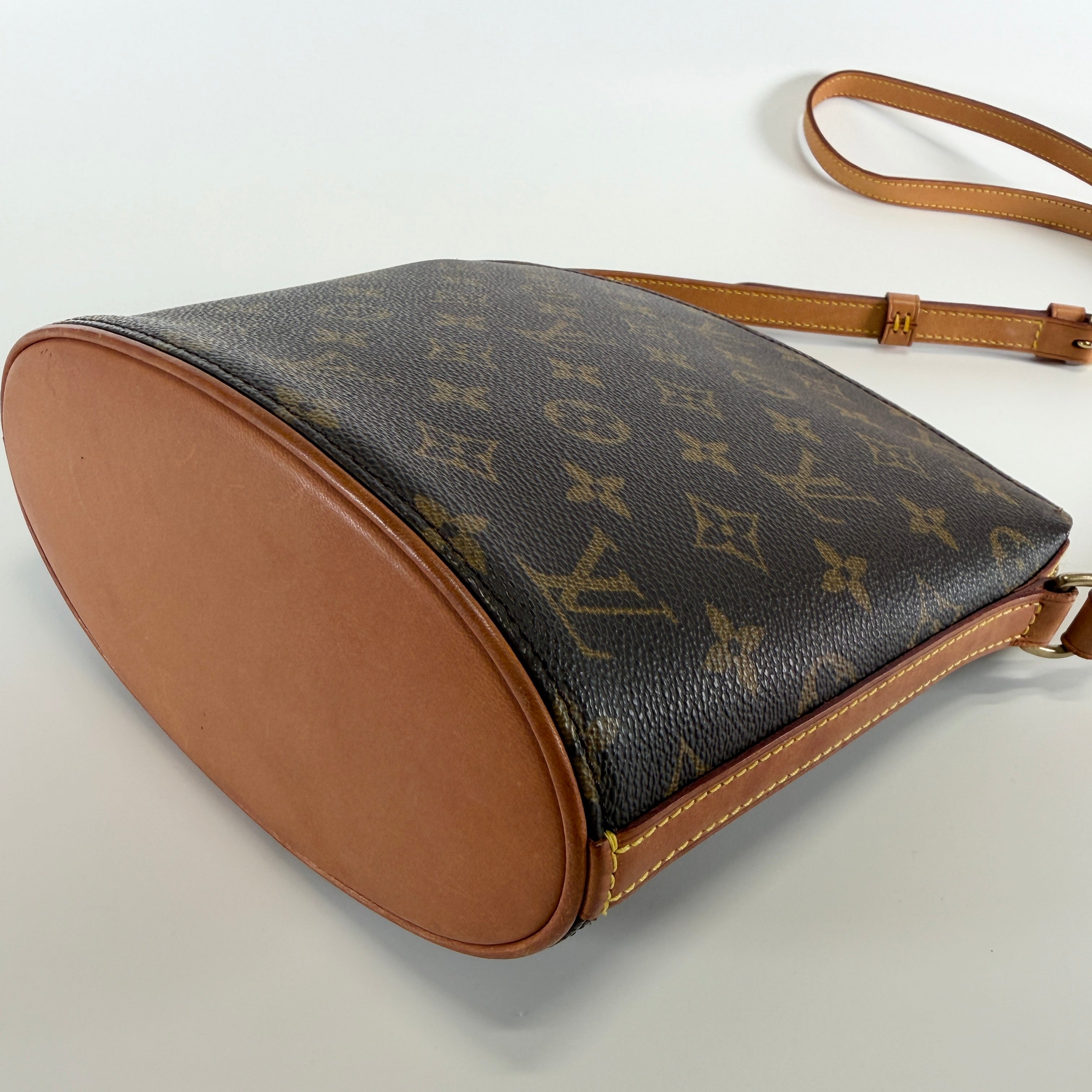 2607 secondhand LV Monogram Drouo
