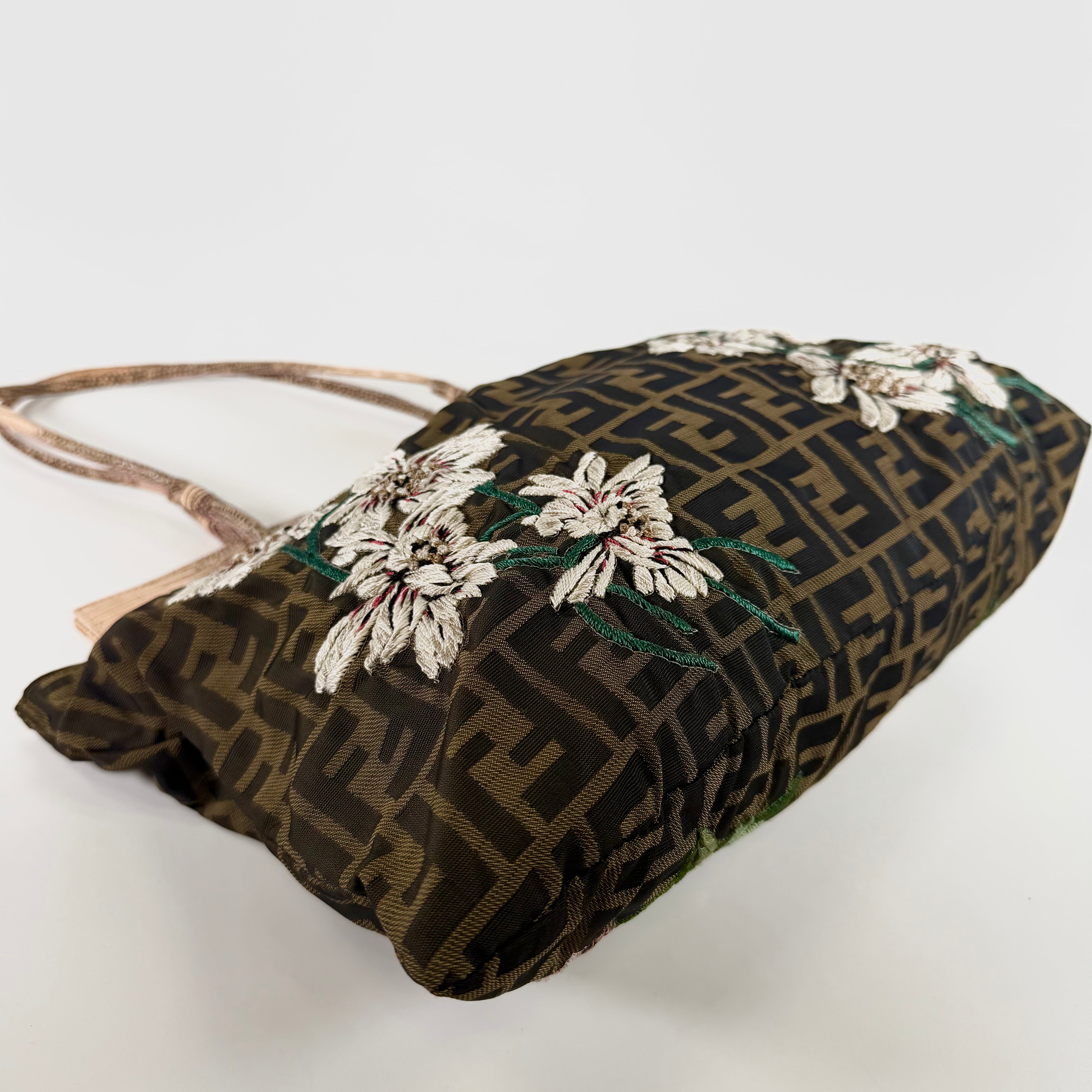 2608 secondhand FENDI hand bag