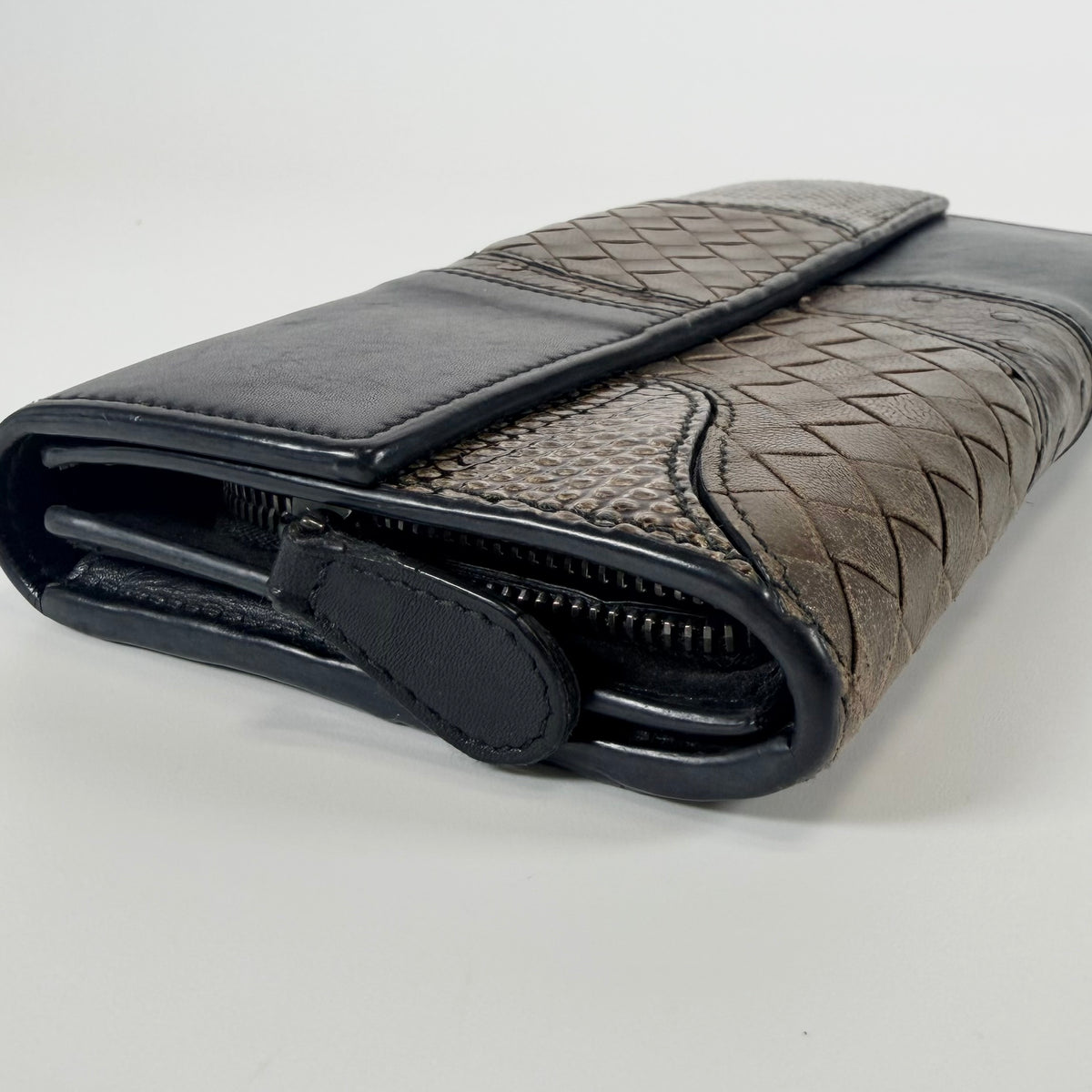 2607 secondhand BOTTEGAVENETA leather × Ostrich Long Wallet black beige