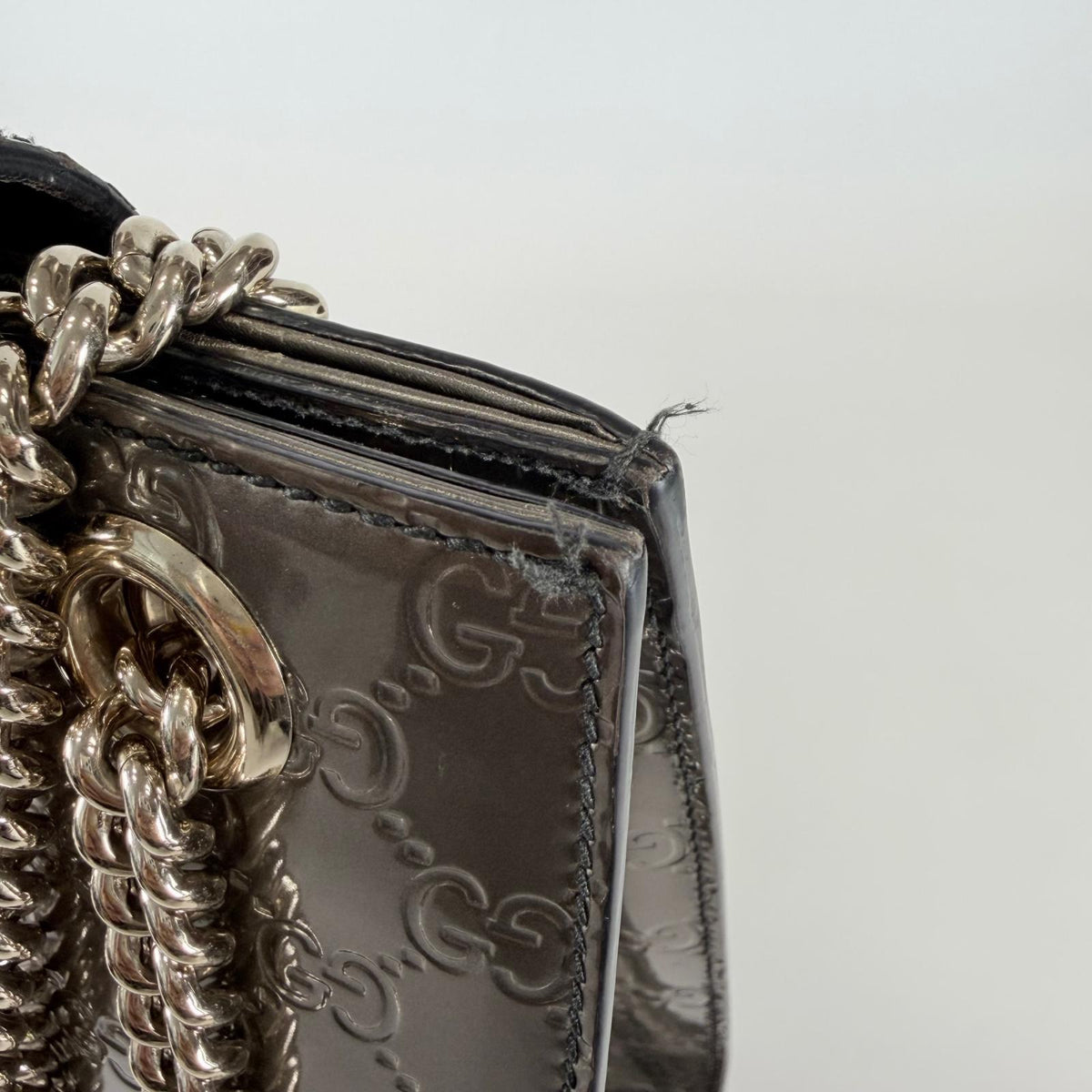 Used Shoulder Bag Emily Medium Chain Shoulder Bag