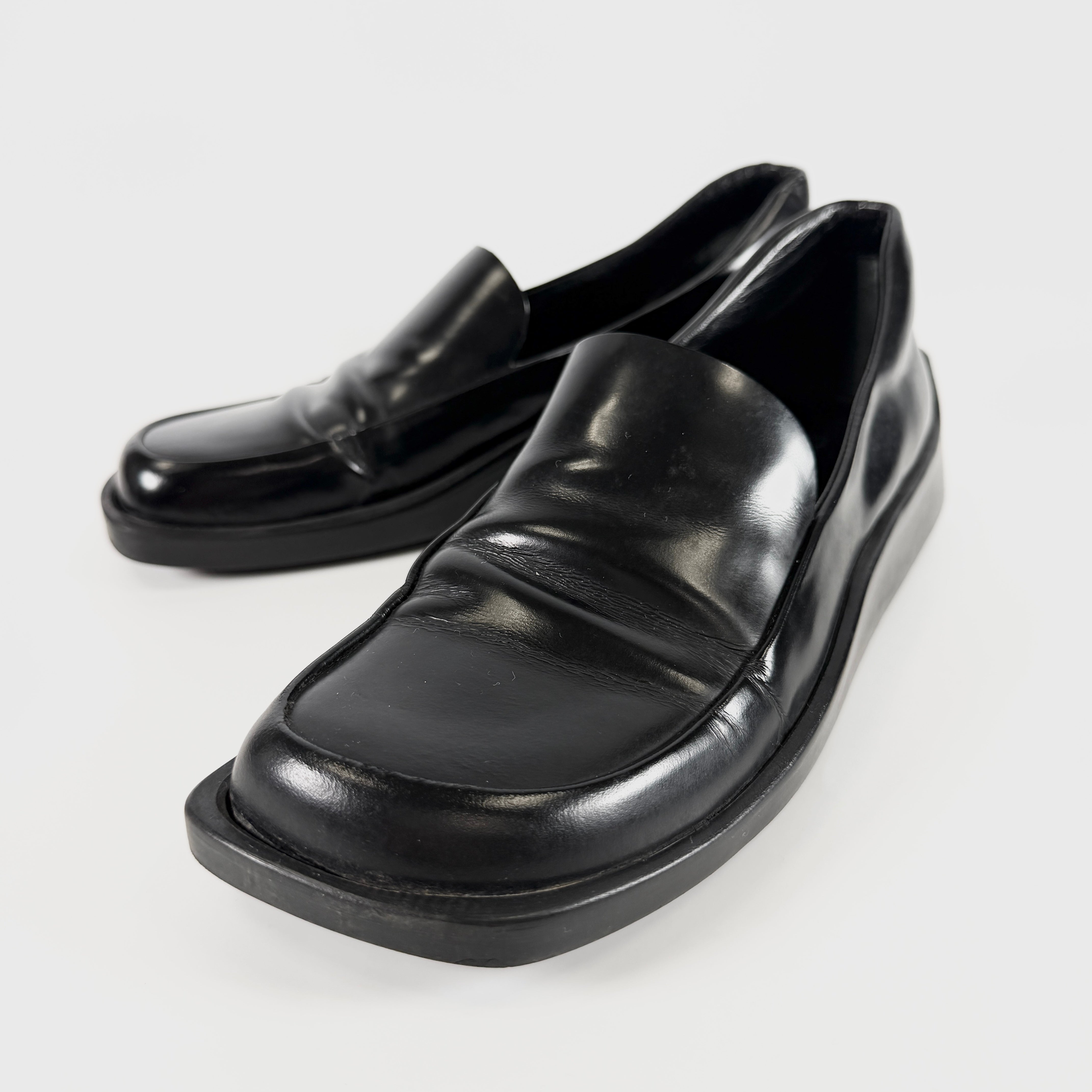 2606 secondhand PRADA leather shoes / Loafers