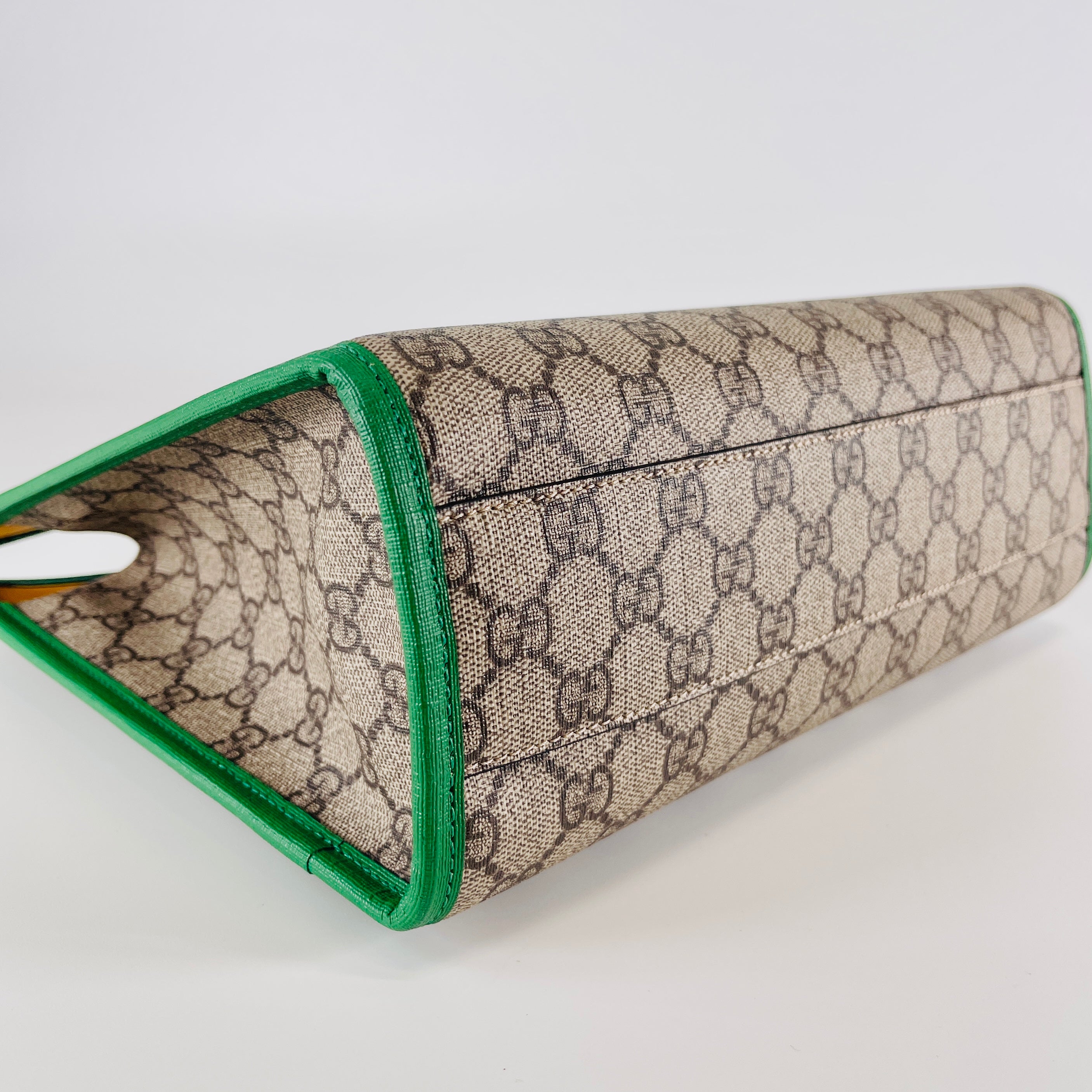 2606 secondhand GUCCI GG Supreme hand bag