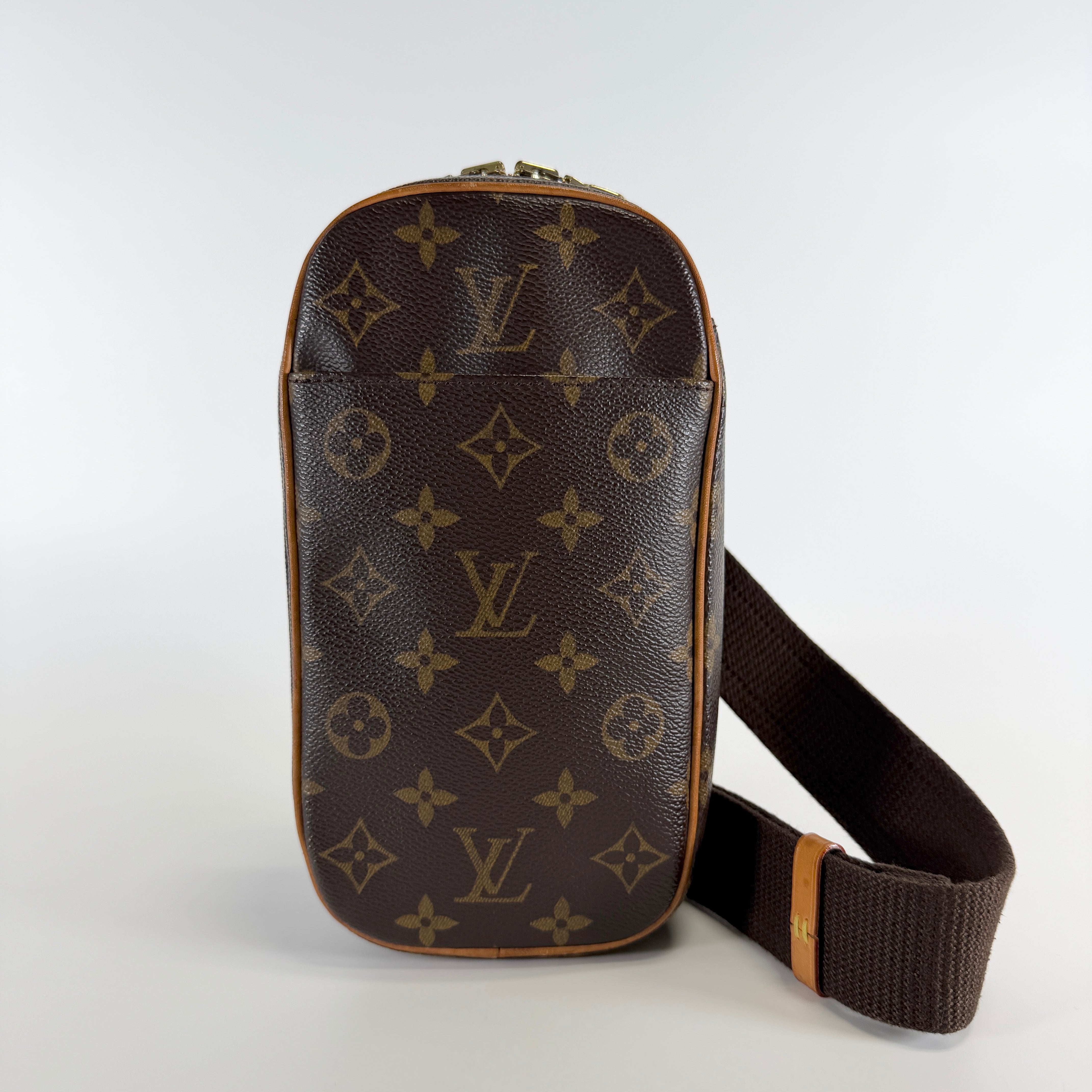 2606 secondhand LV Monogram Pochette Ganju