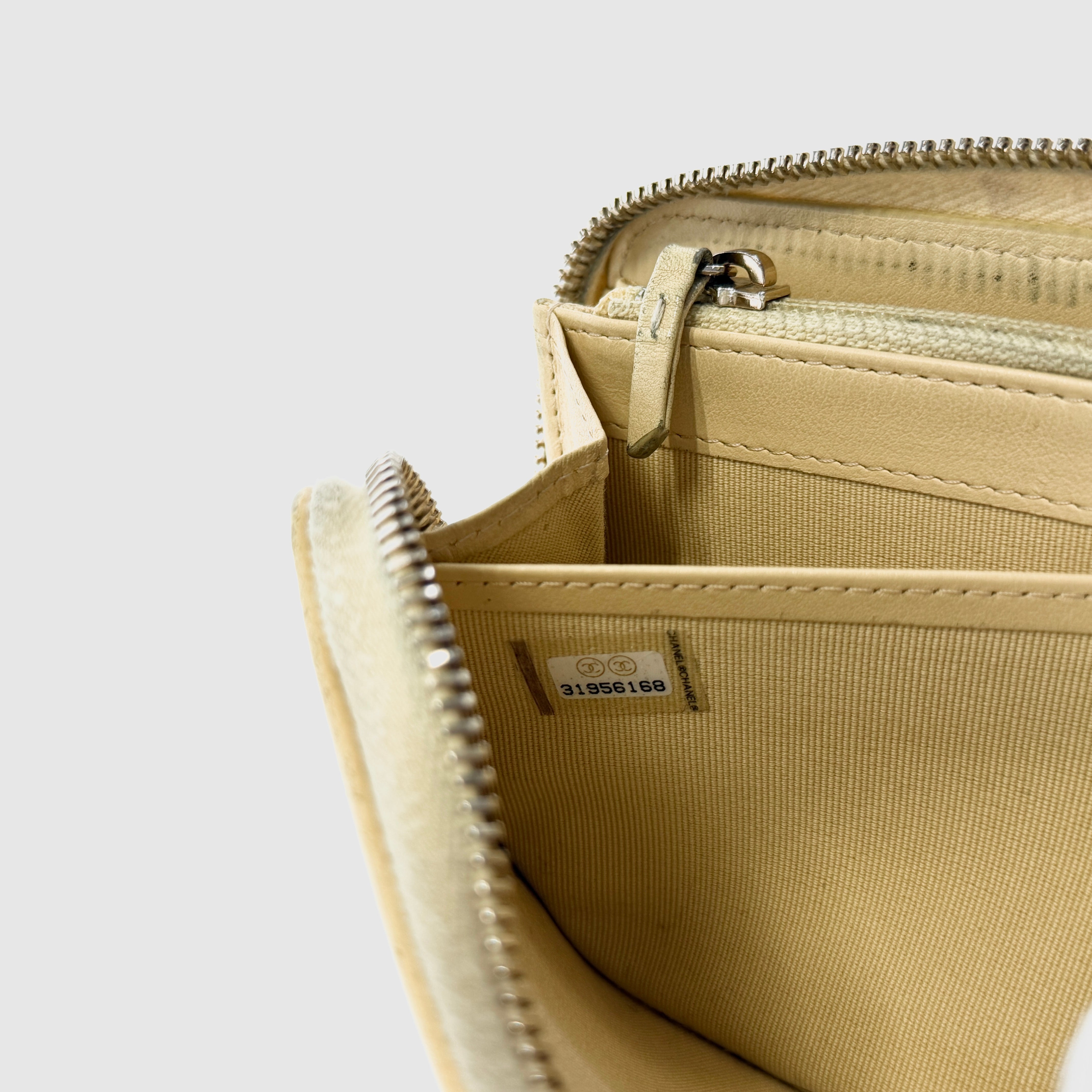 2605 secondhand CHANEL Camellia round fastener Long wallet