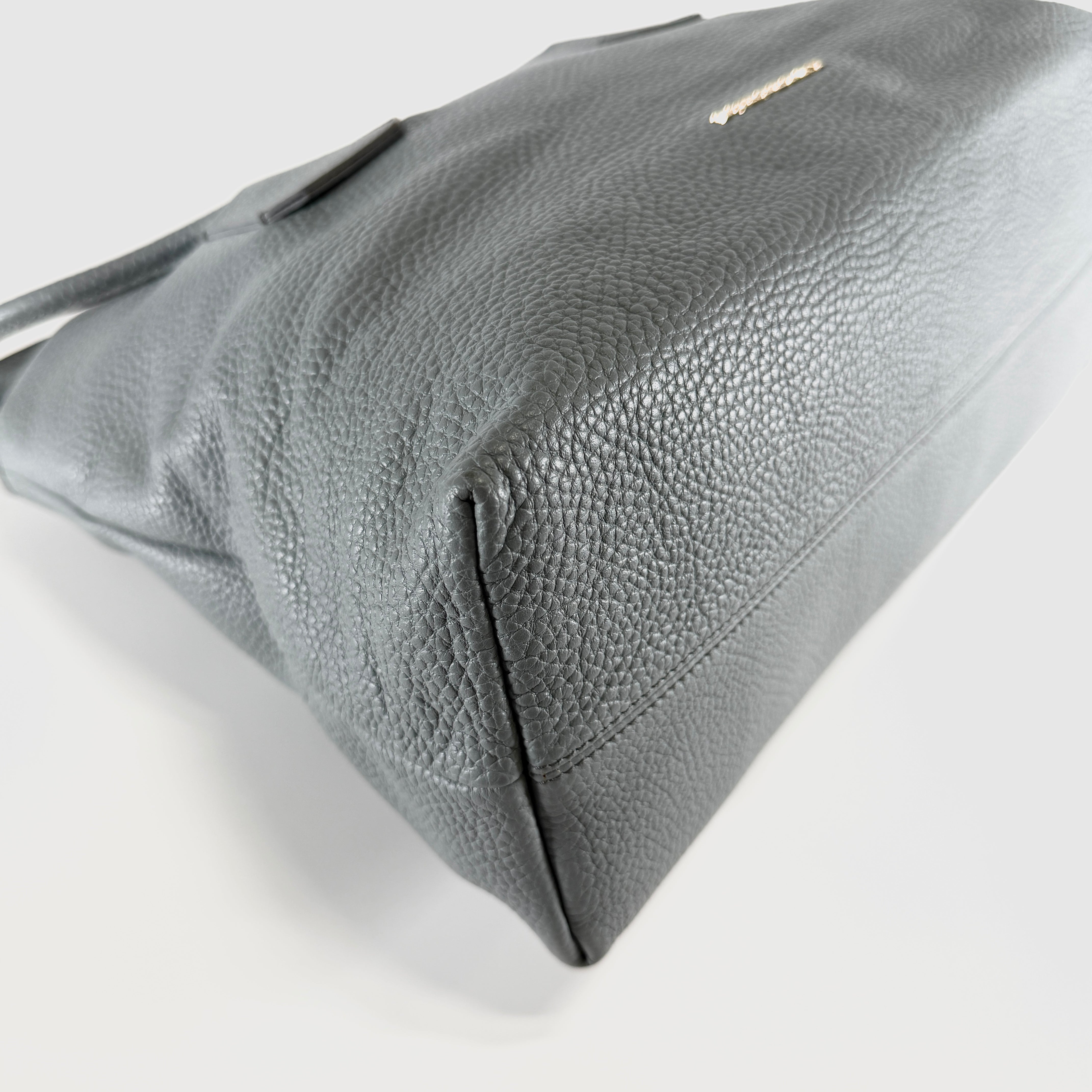 2607 secondhand BURBERRY hand bag