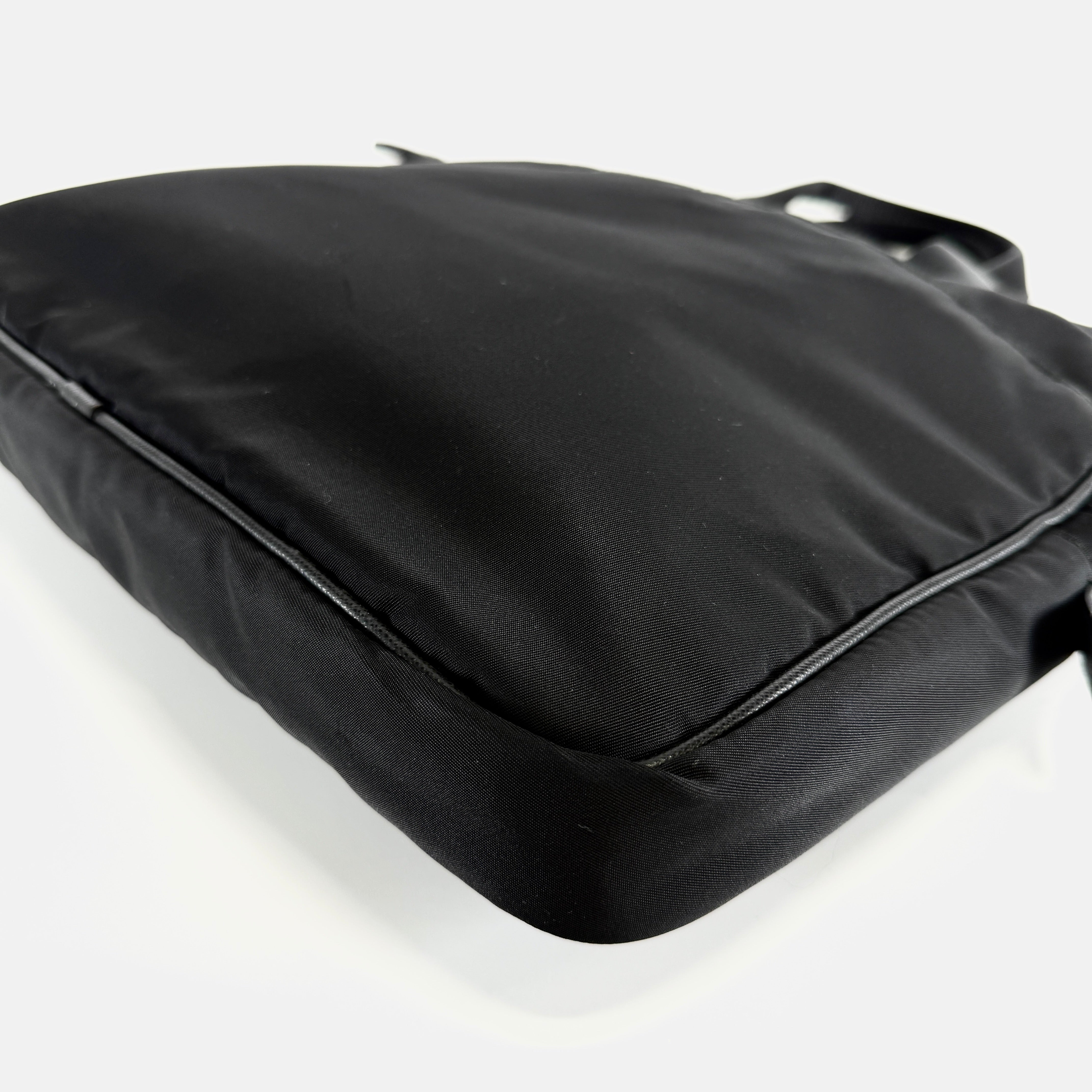 2604 secondhand PRADA business bag