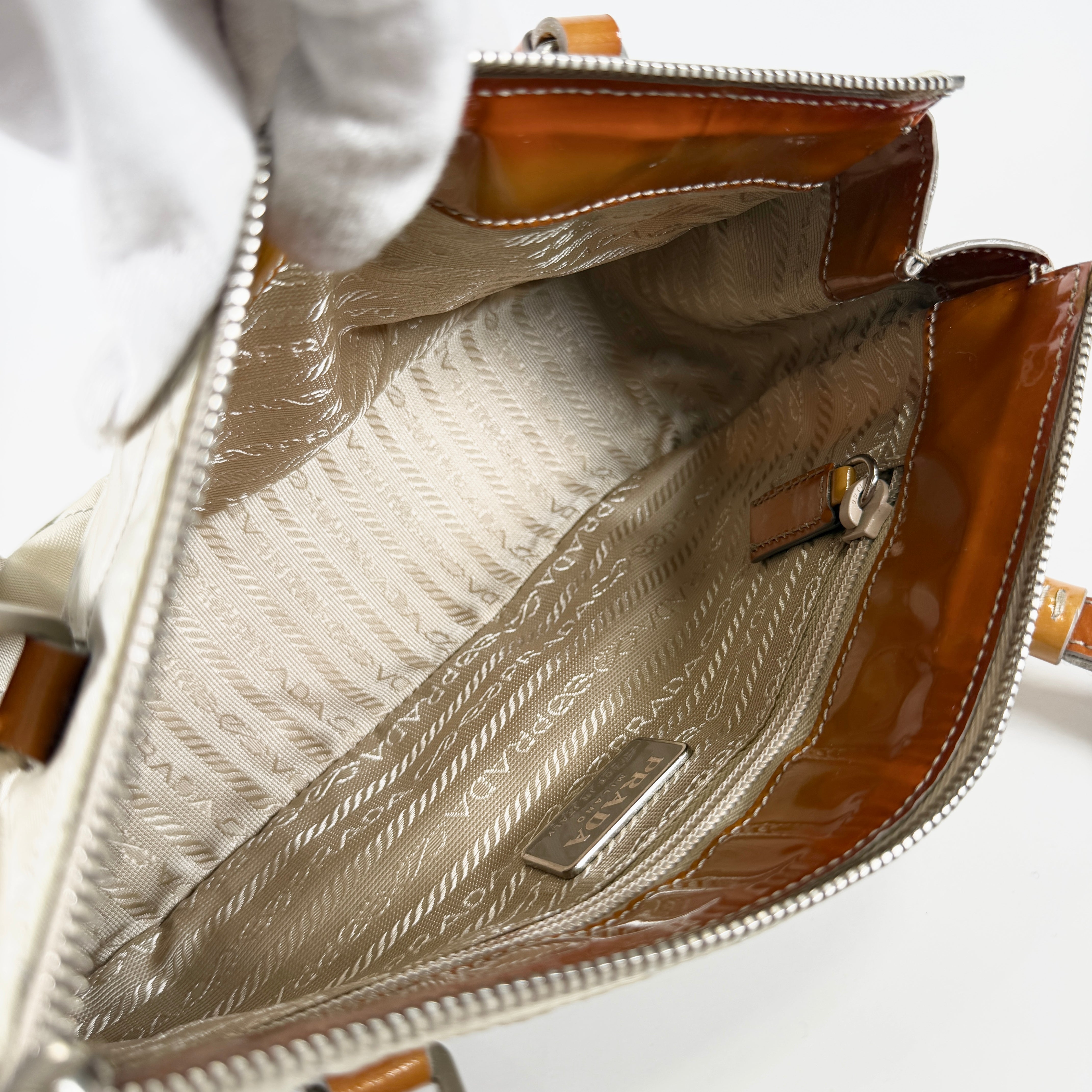 2606 secondhand PRADA hand bag
