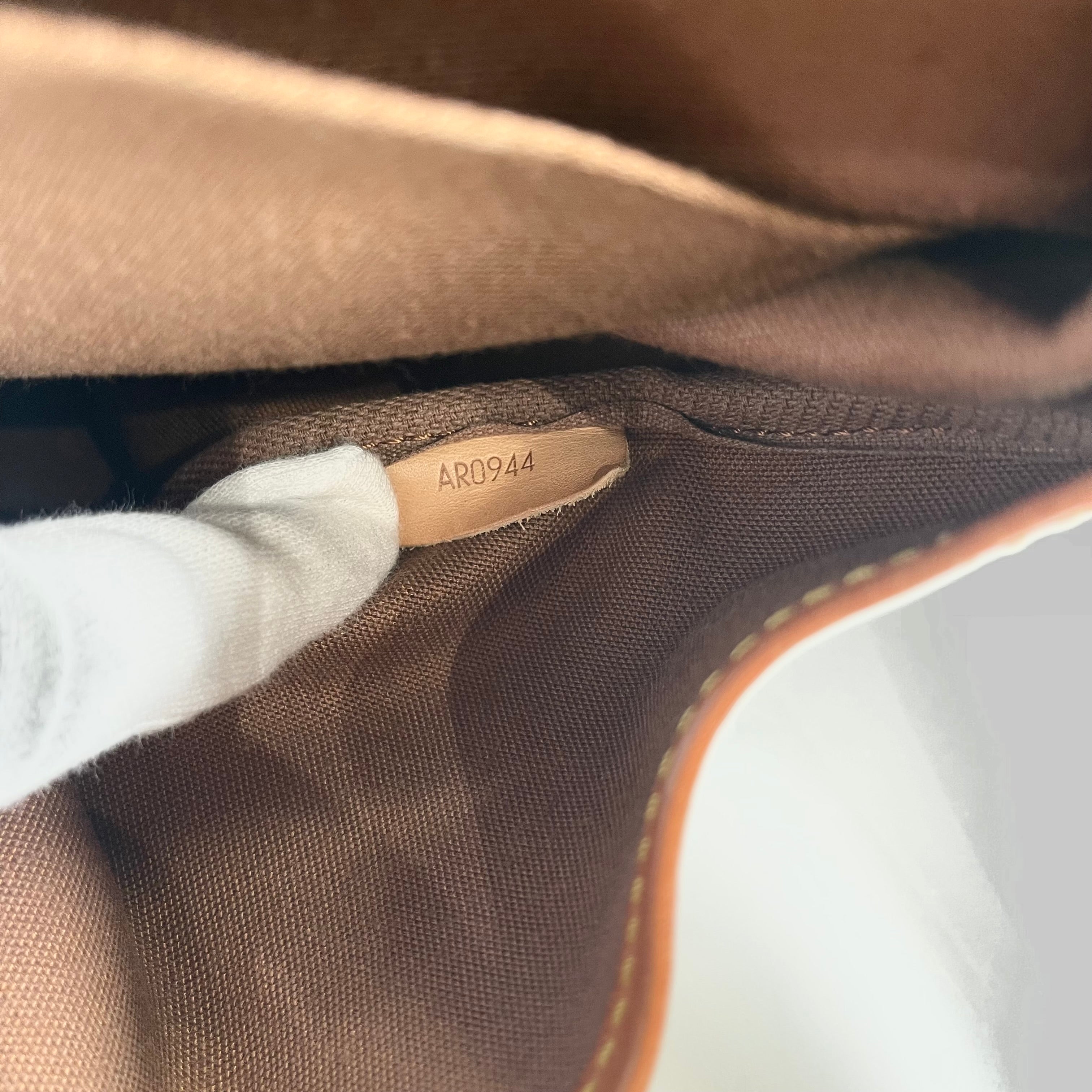 2606 secondhand LV Monogram Saumur 35