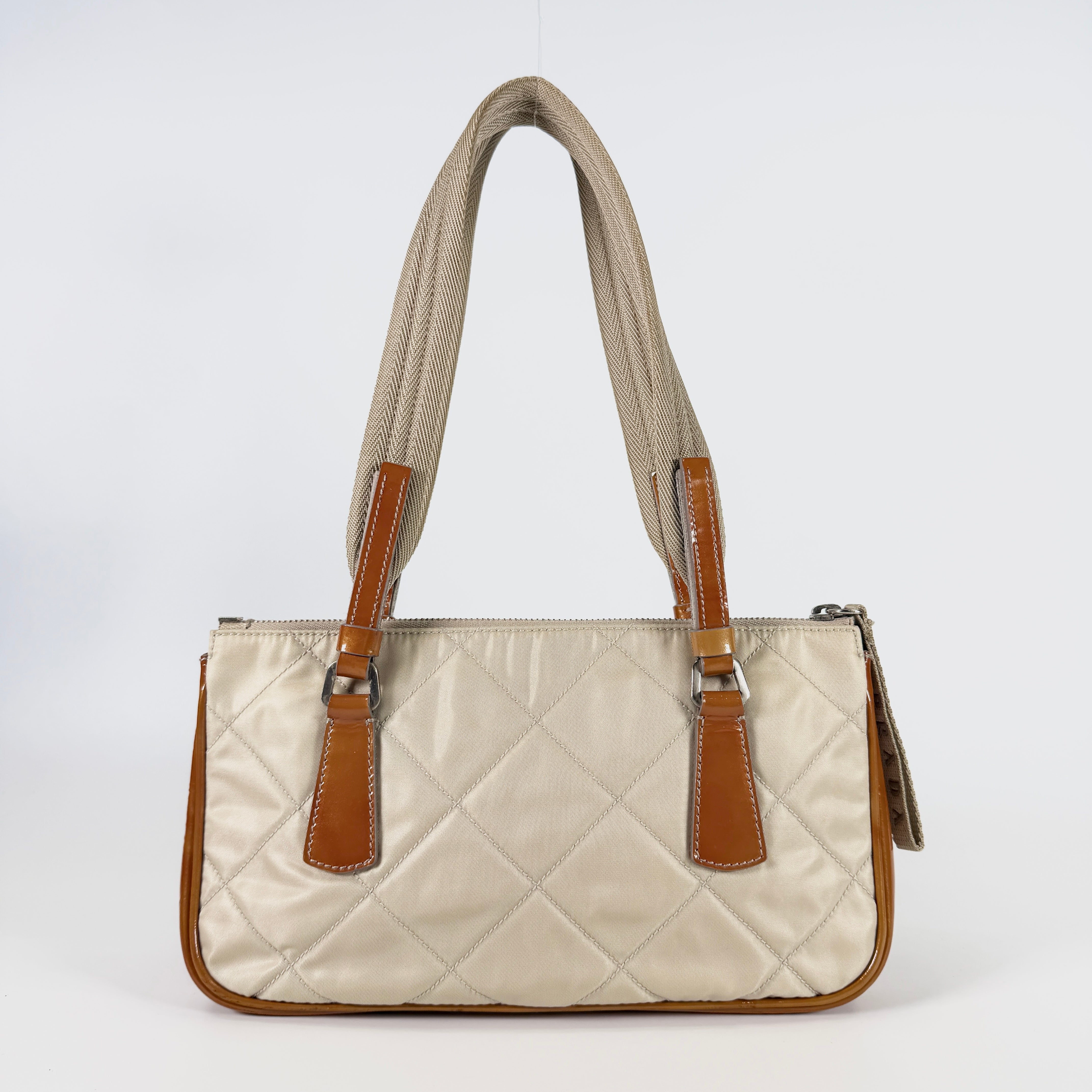 2606 secondhand PRADA hand bag