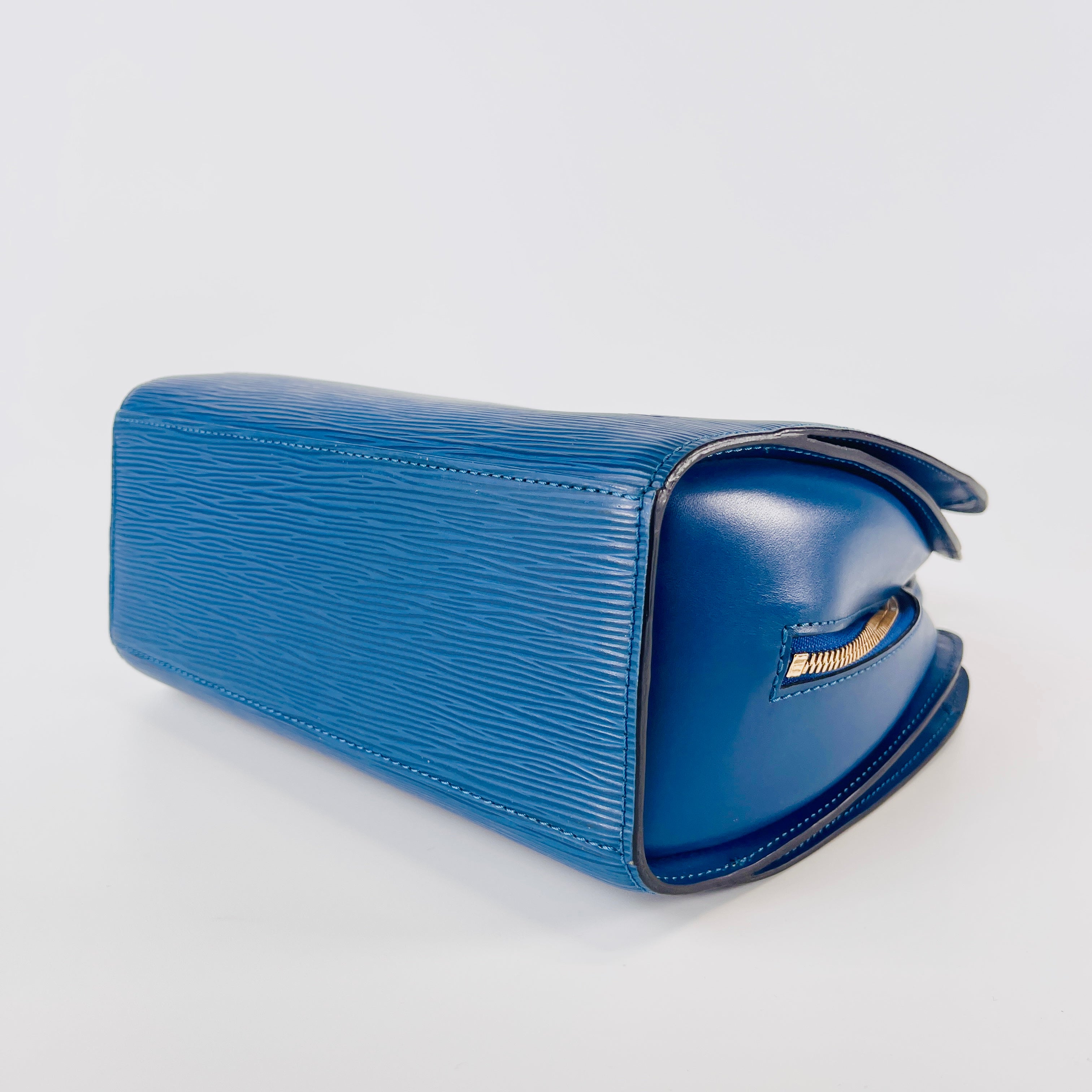 2604 secondhand LV Epi Pont Neuf