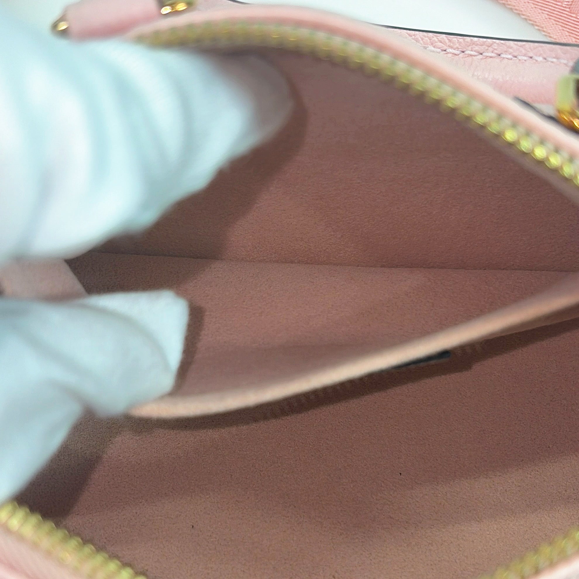 2601 secondhand Louis Vuitton brand bag pink