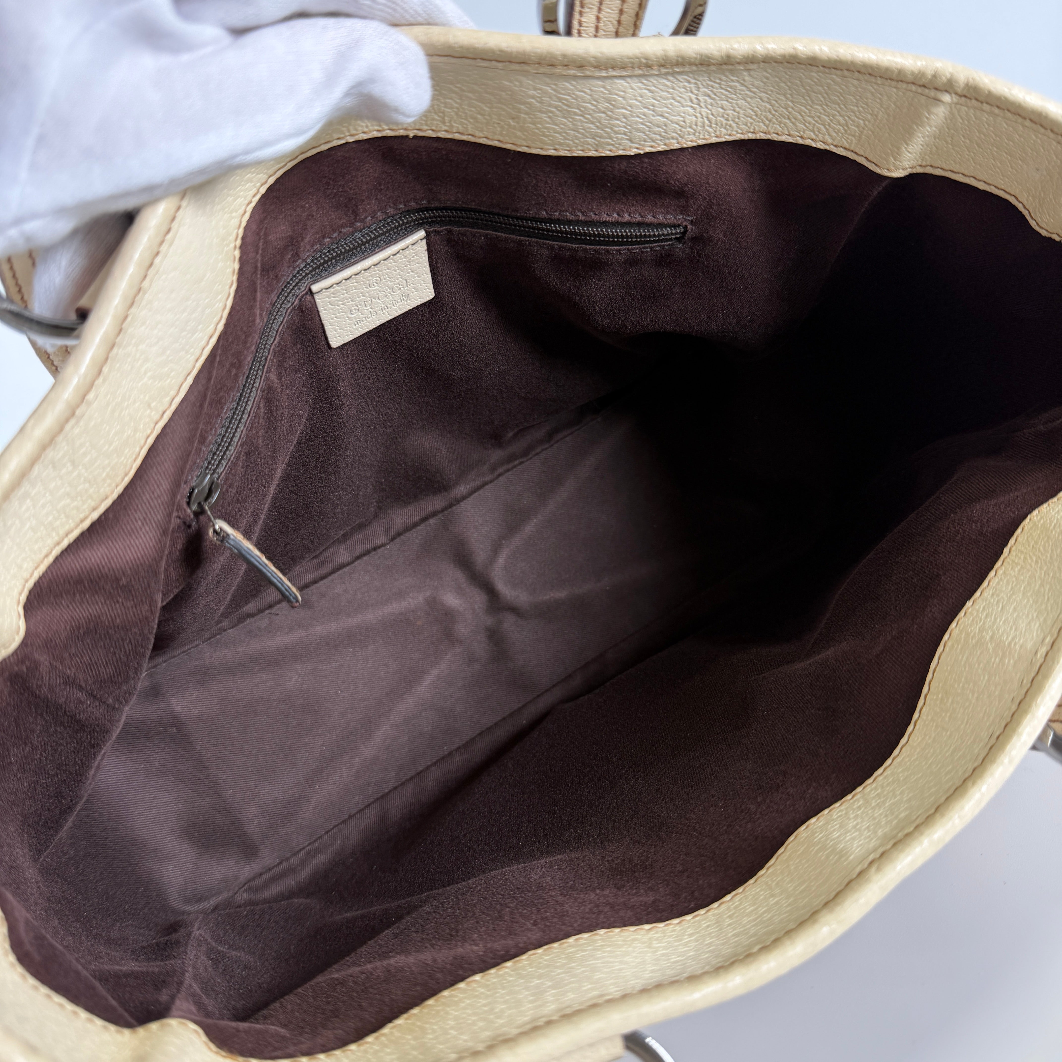 2606 secondhand GUCCI GG canvas hand bag