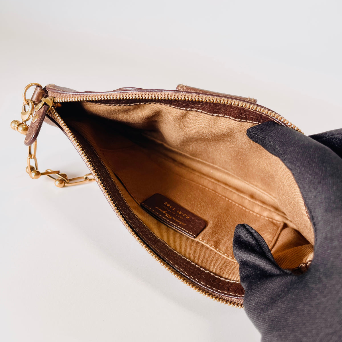 2608 secondhand Ferragamo Gancini Chain Handbag