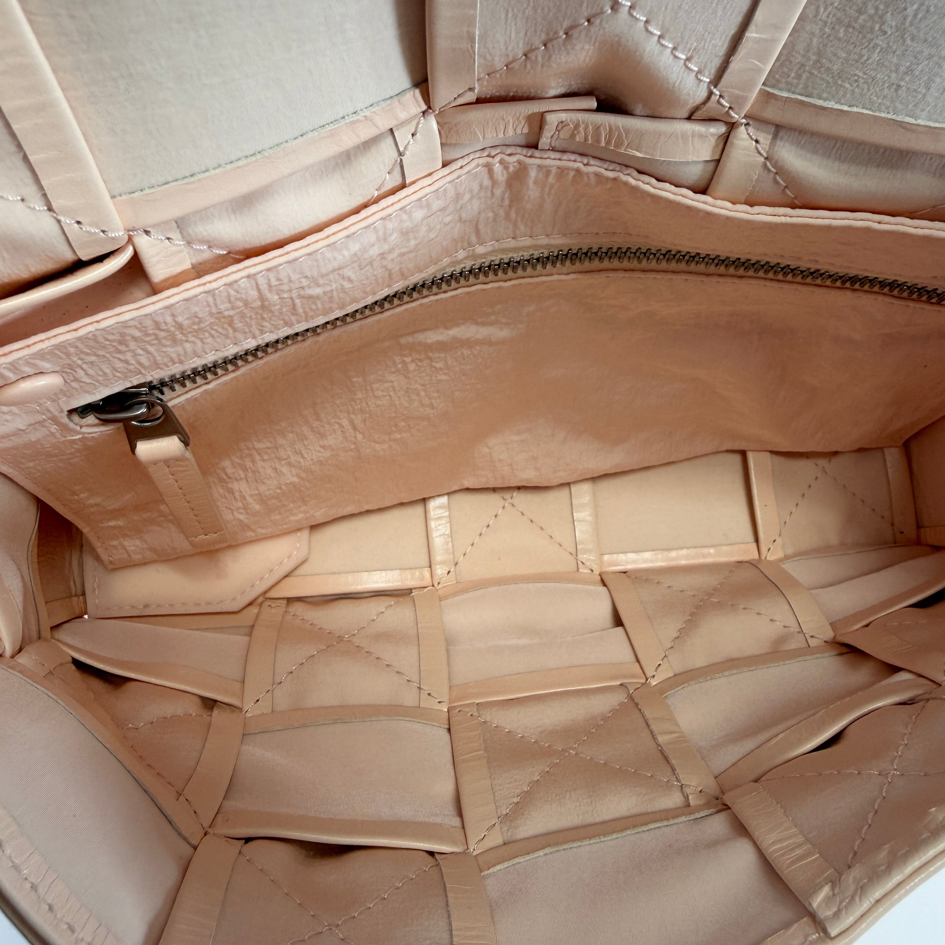 2605 secondhand BOTTEGAVENETA Maxi Intrecciato cassette leather Shoulder bag beige