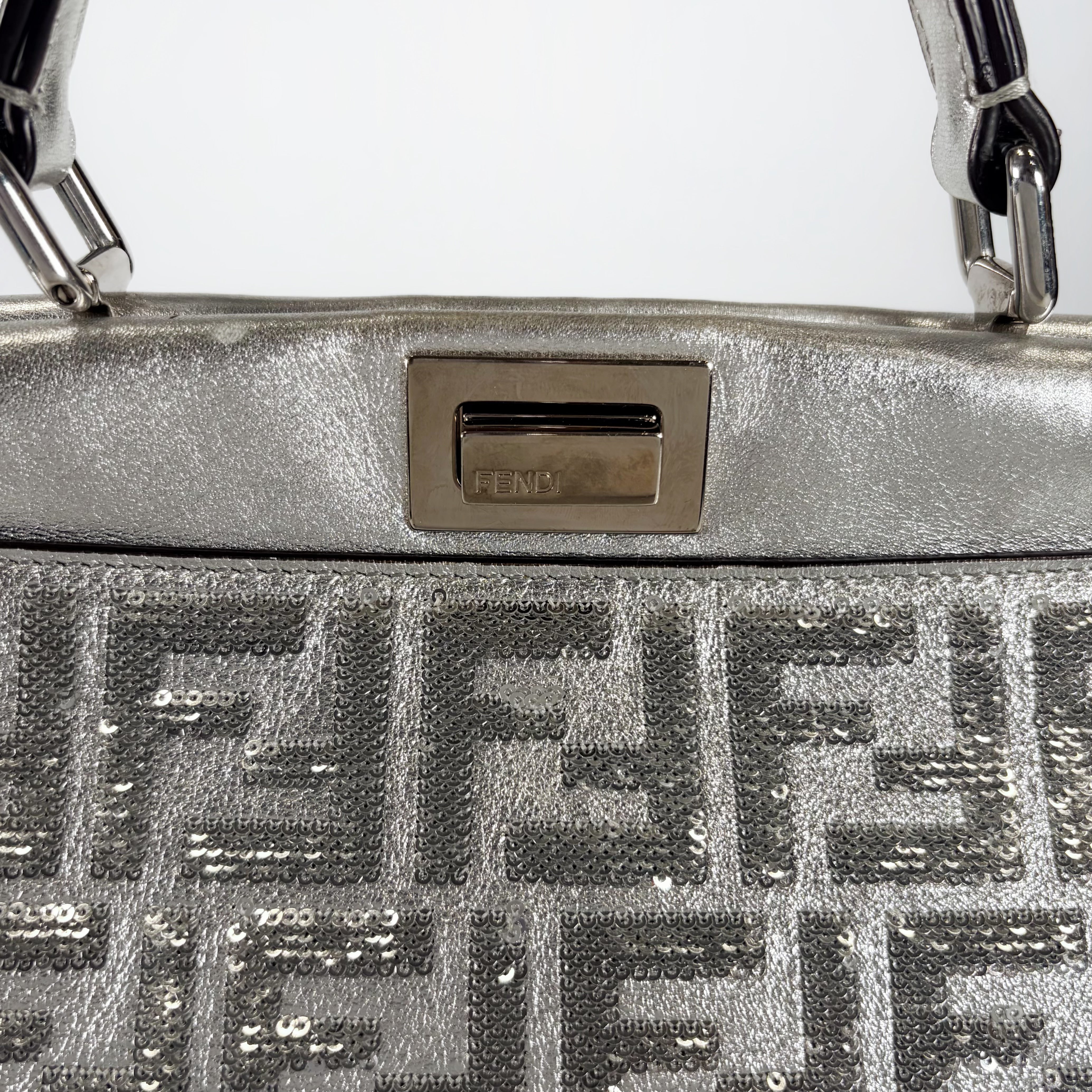 2602 secondhand FENDI Peekaboo