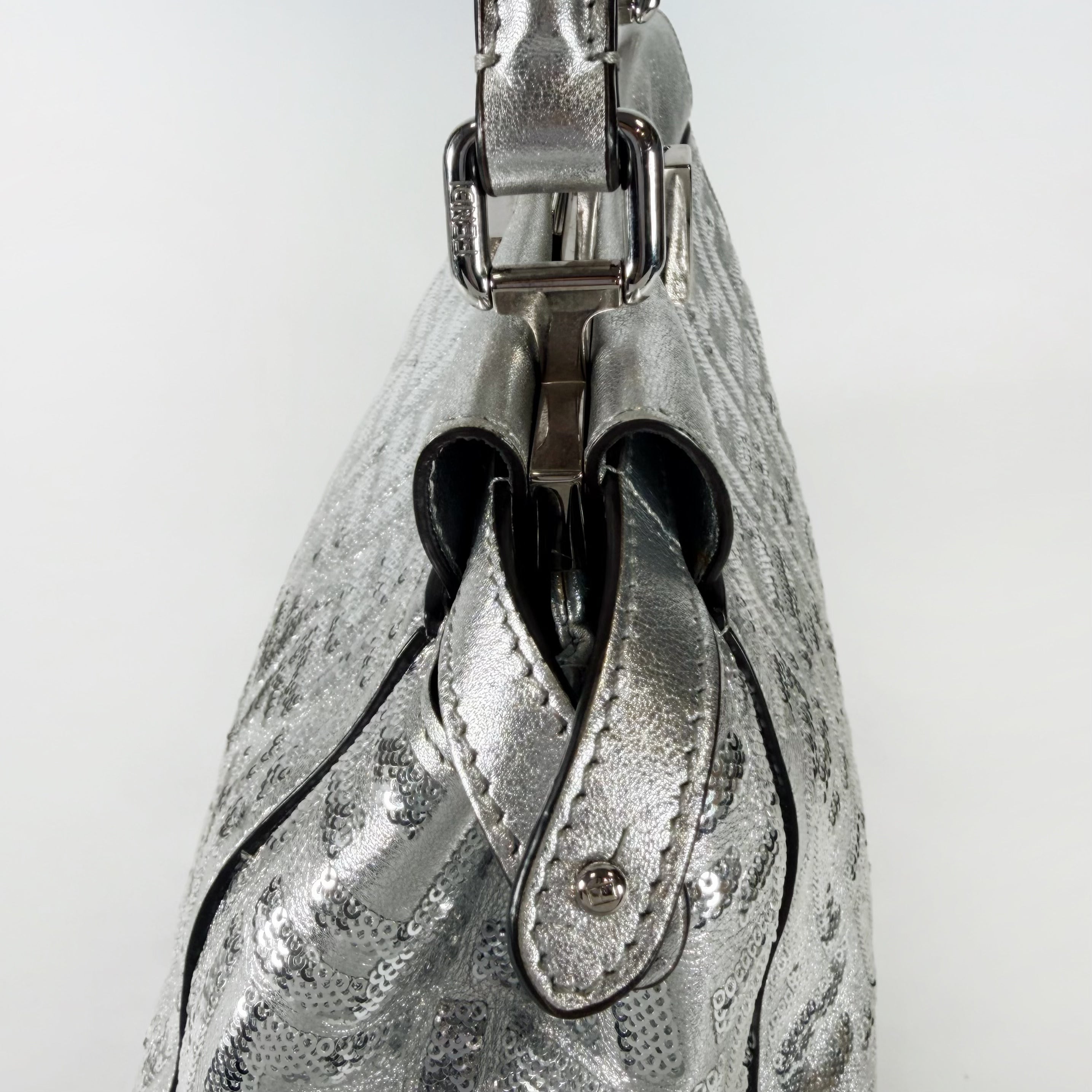 2602 secondhand FENDI Peekaboo
