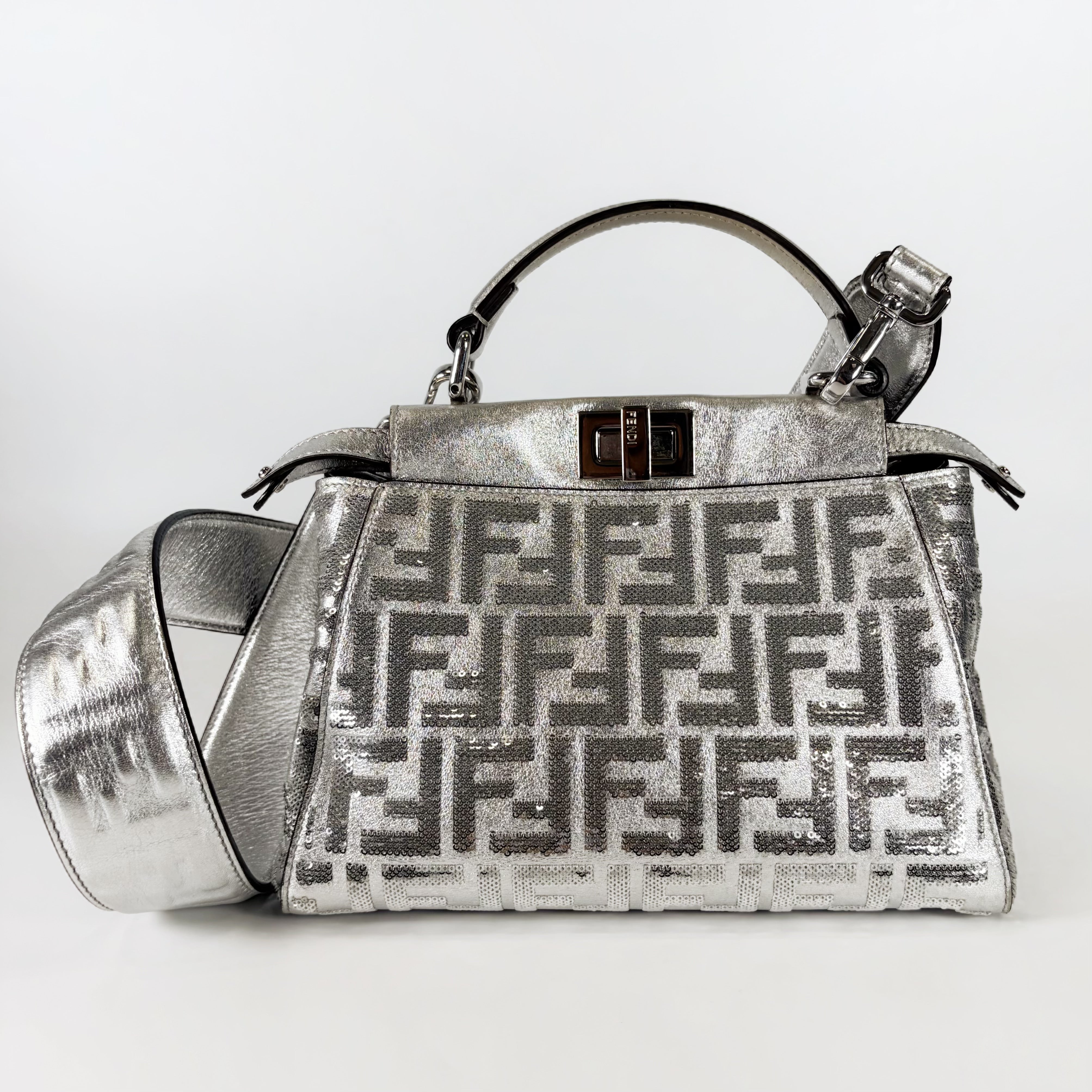 2602 secondhand FENDI Peekaboo
