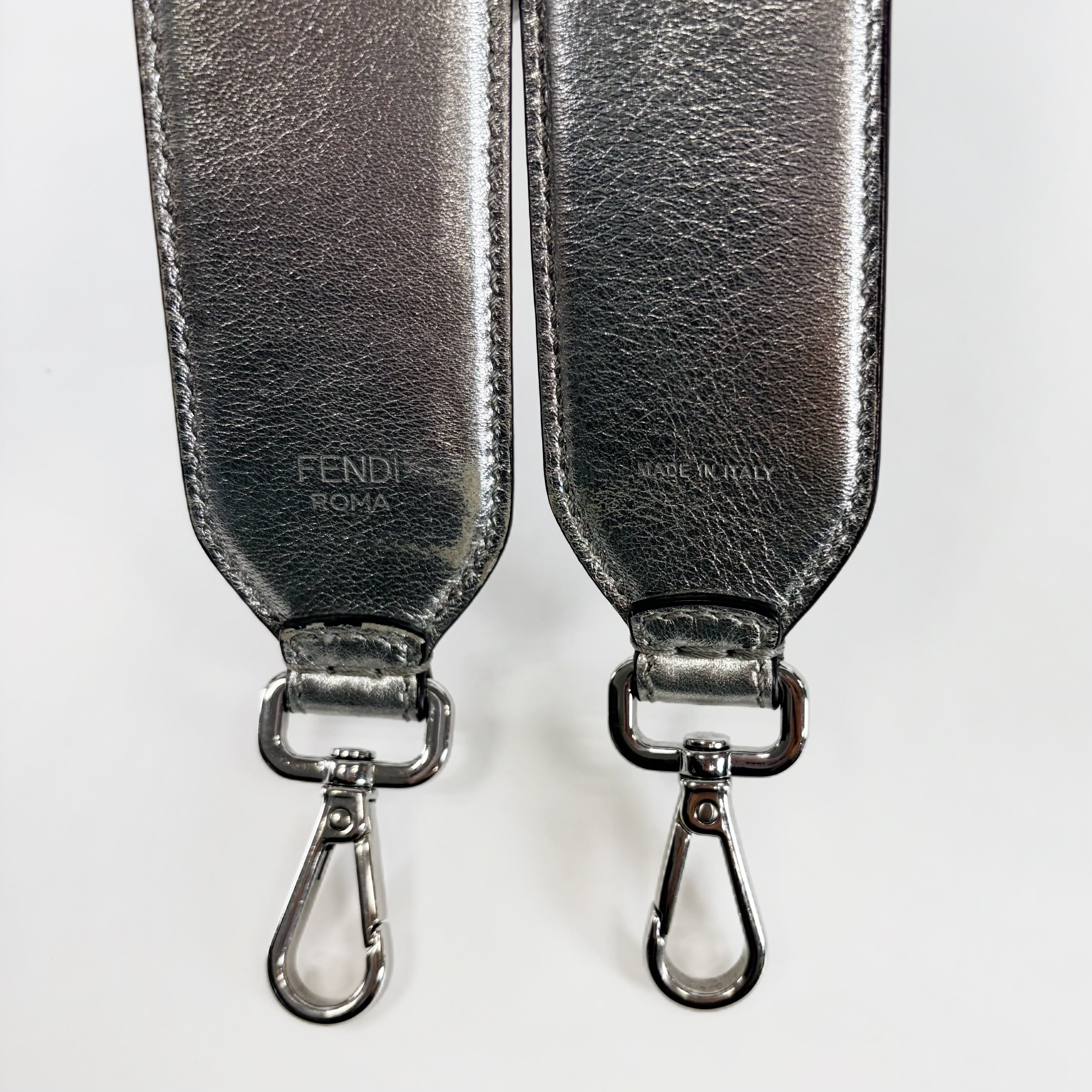 2602 secondhand FENDI Peekaboo