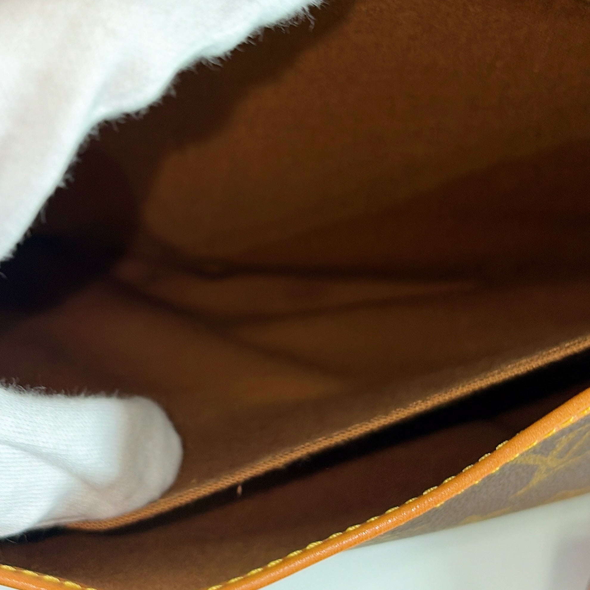 2602 secondhand LV Monogram Saumur 30
