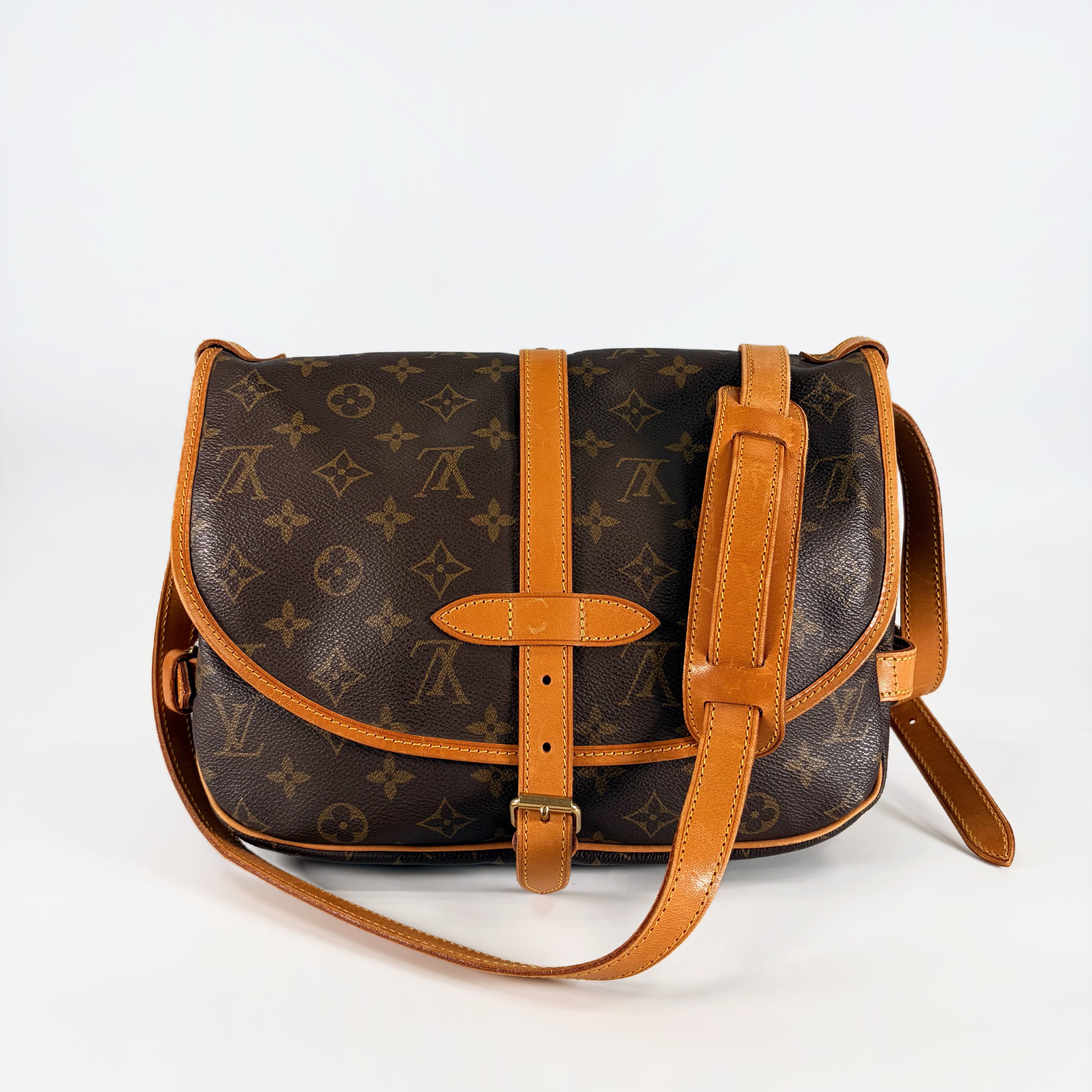 2602 secondhand LV Monogram Saumur 30