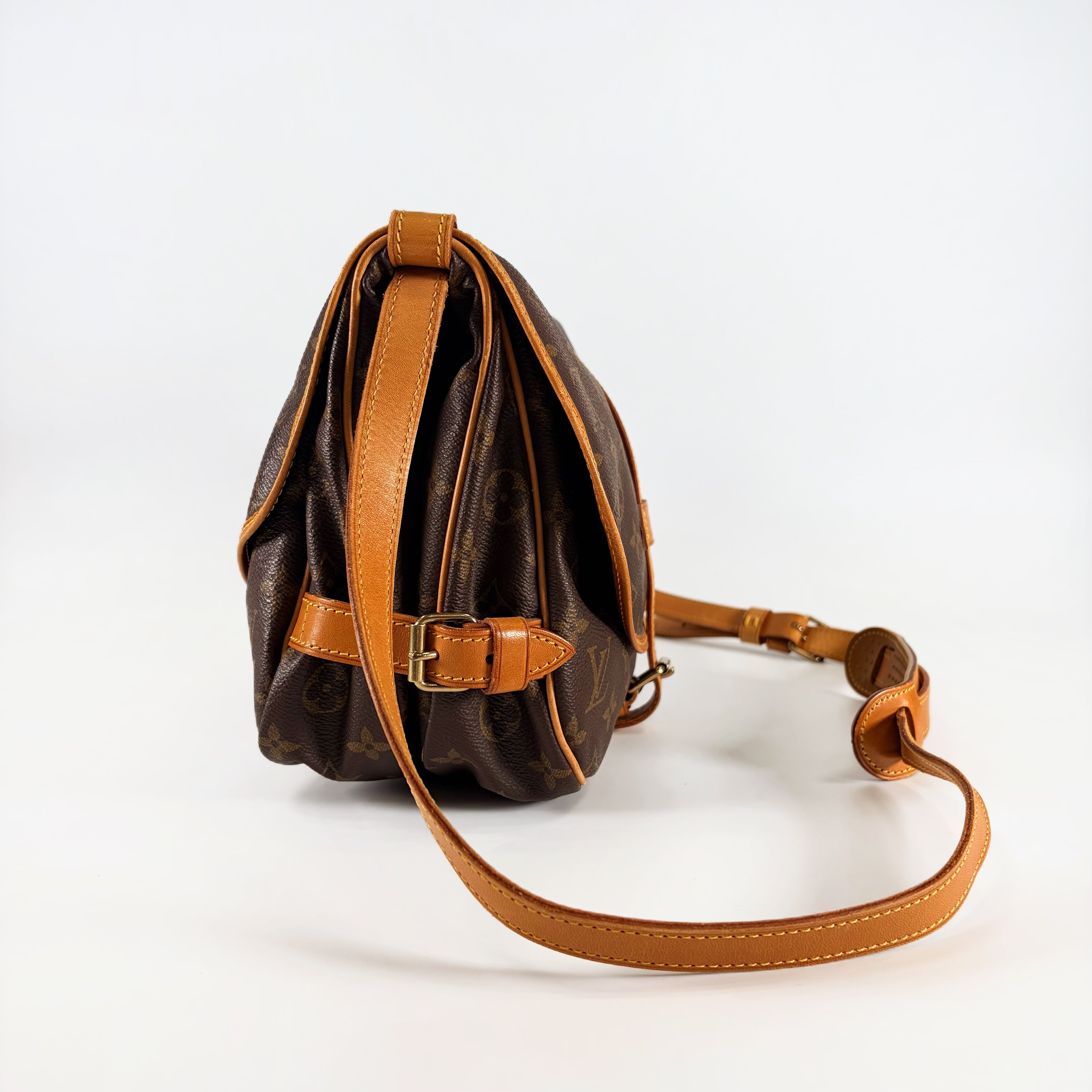 2602 secondhand LV Monogram Saumur 30