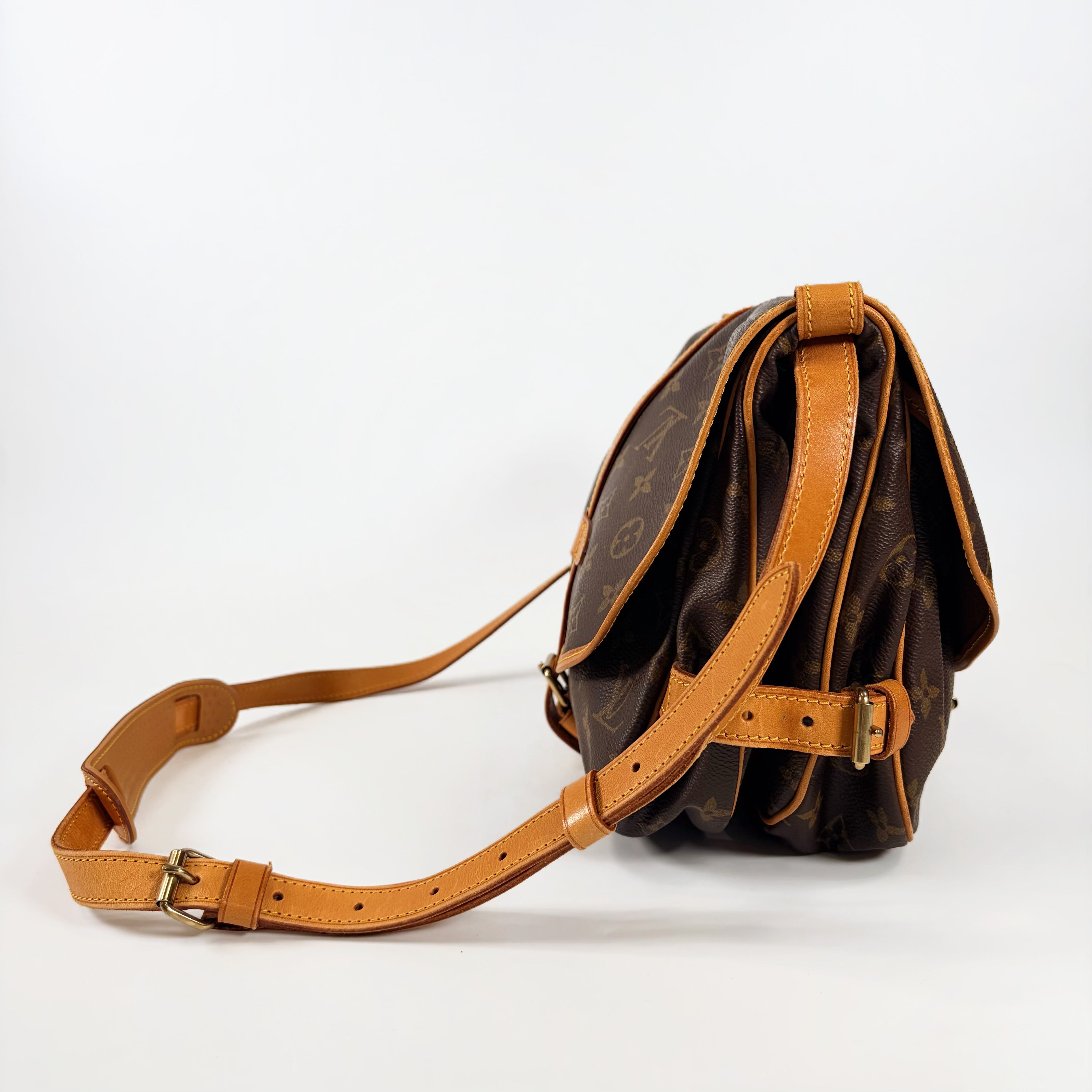 2602 secondhand LV Monogram Saumur 30