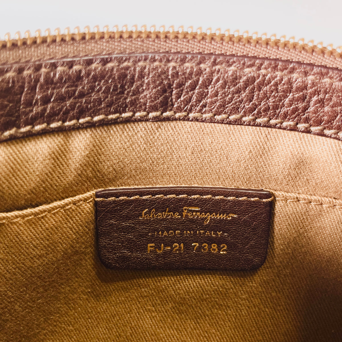 2608 secondhand Ferragamo Gancini Chain Handbag