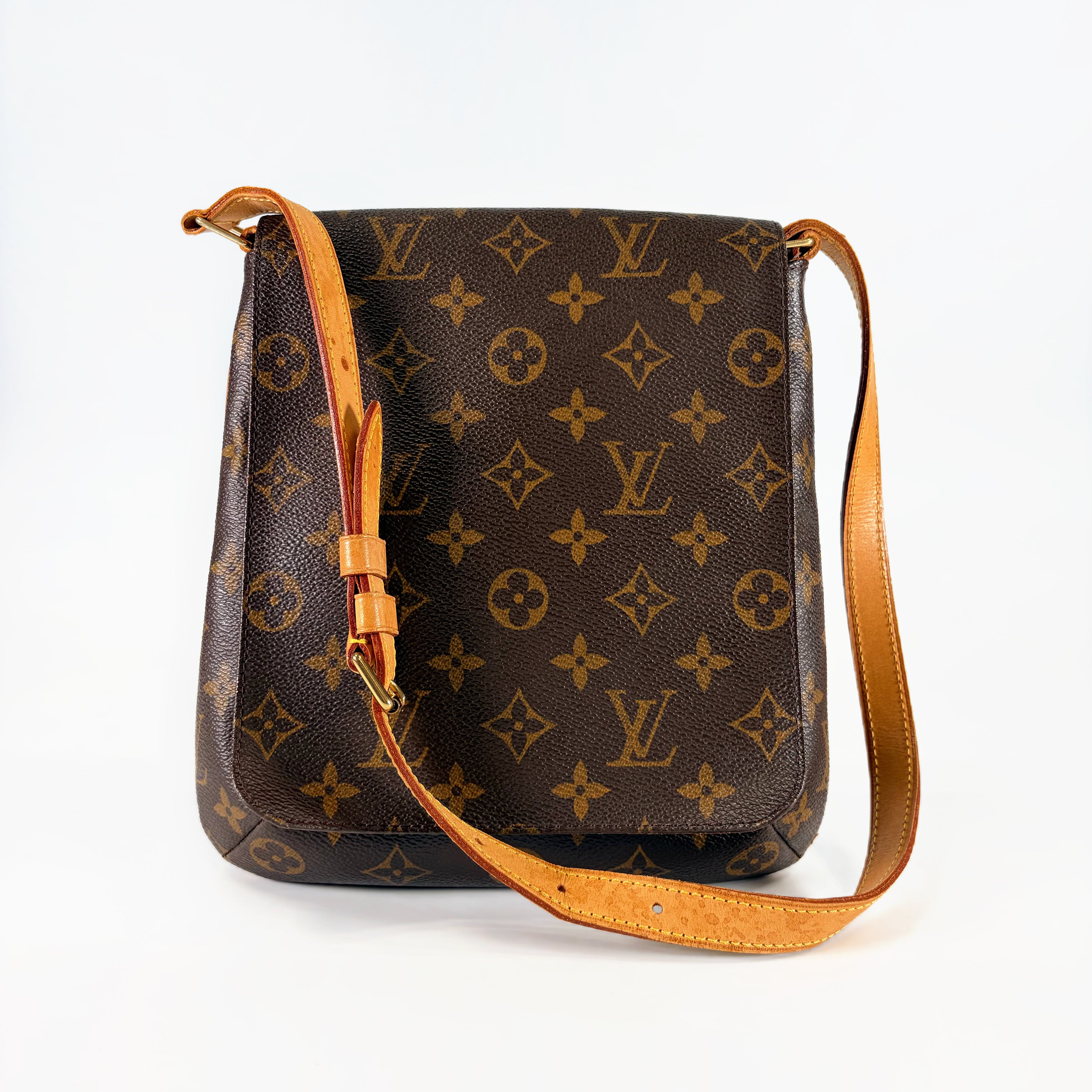 2602 secondhand LV Monogram Musette salsa M51258 LW0030