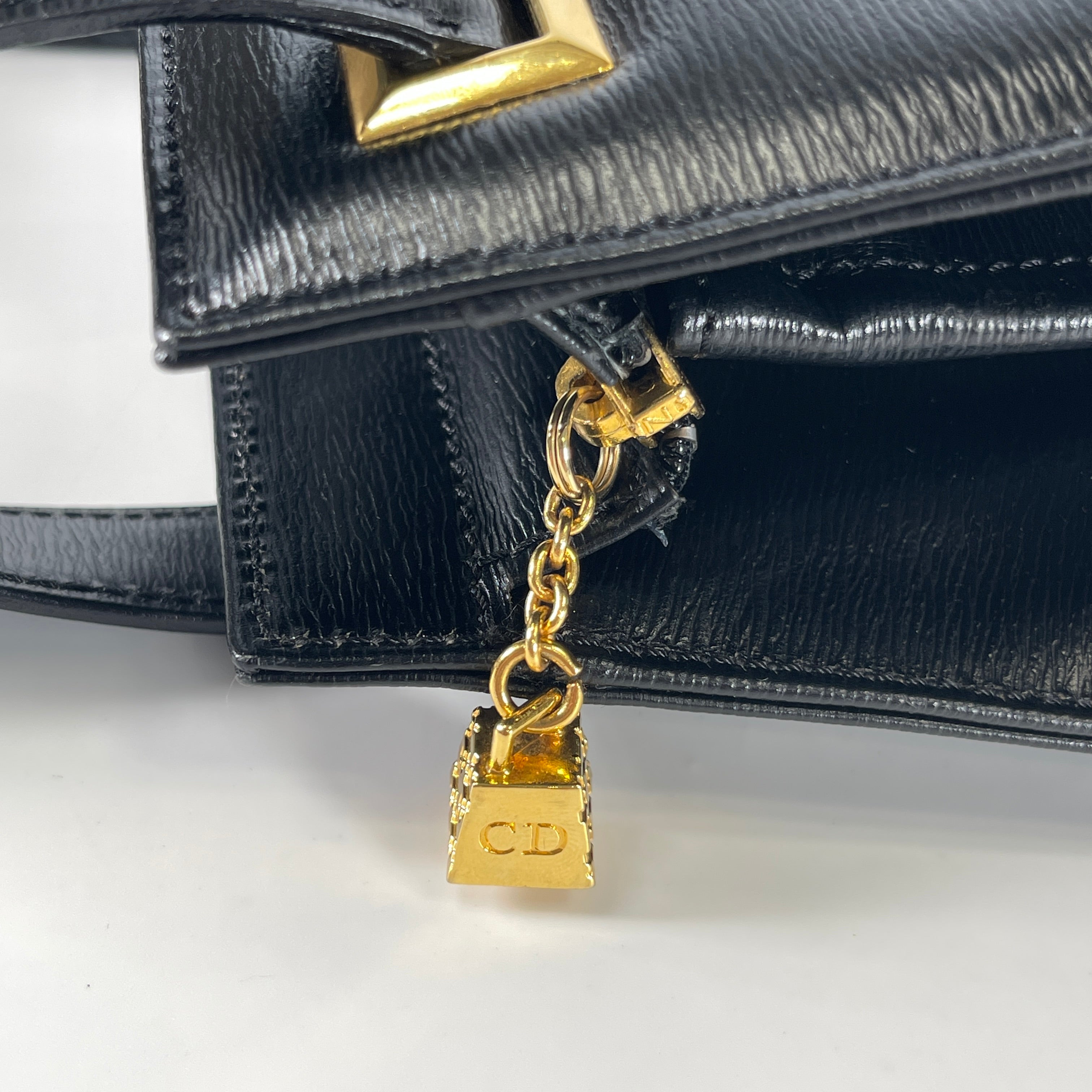 2602 secondhand CD hand bag