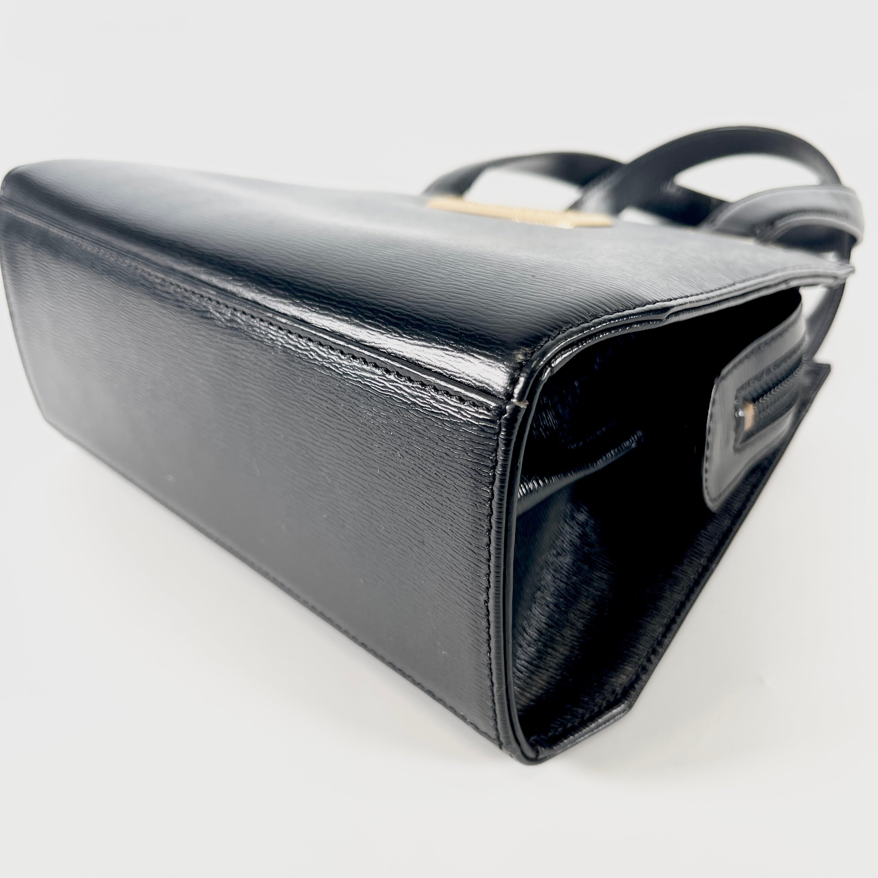 2602 secondhand CD hand bag