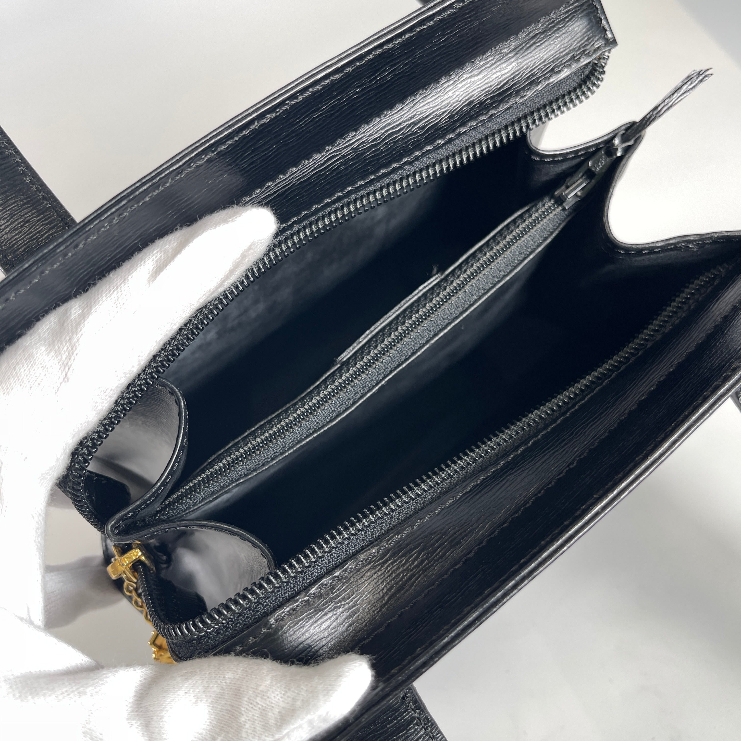 2602 secondhand CD hand bag