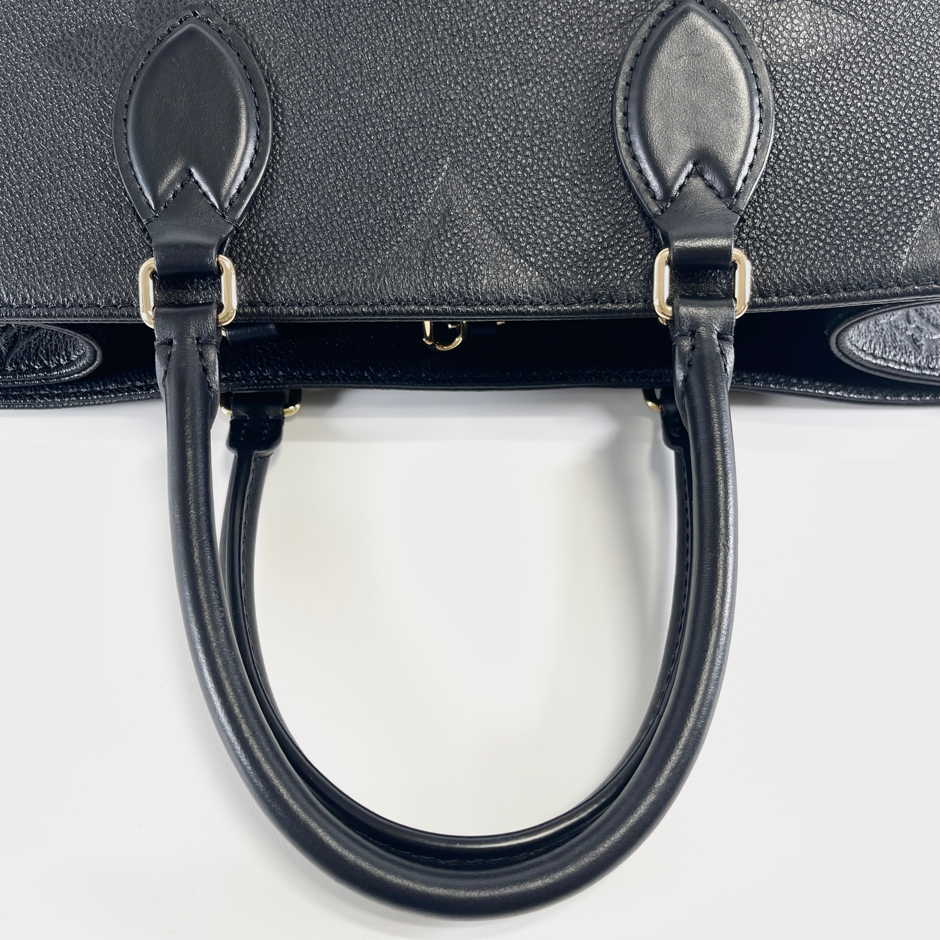 2603 secondhand LV On the Go