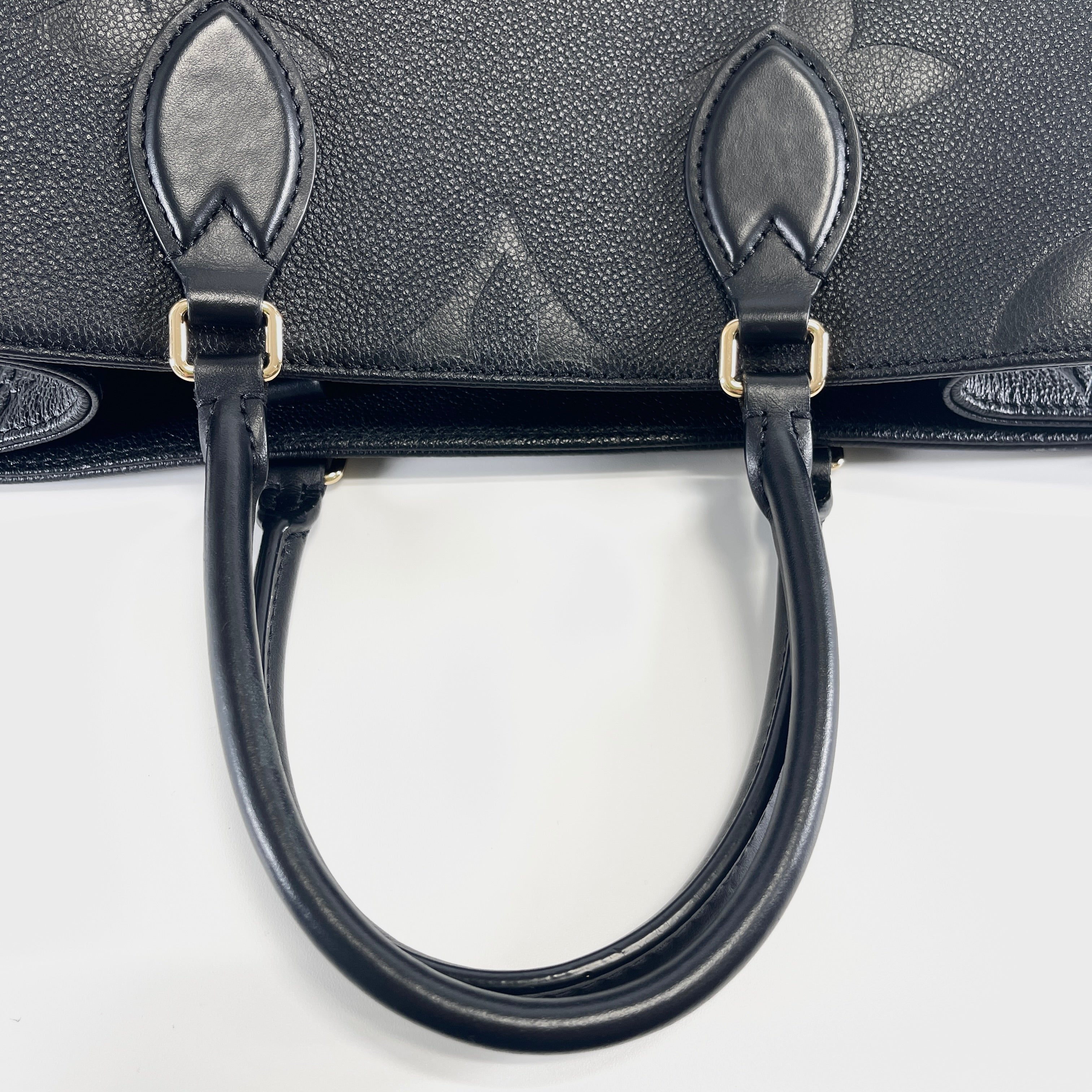2603 secondhand LV On the Go